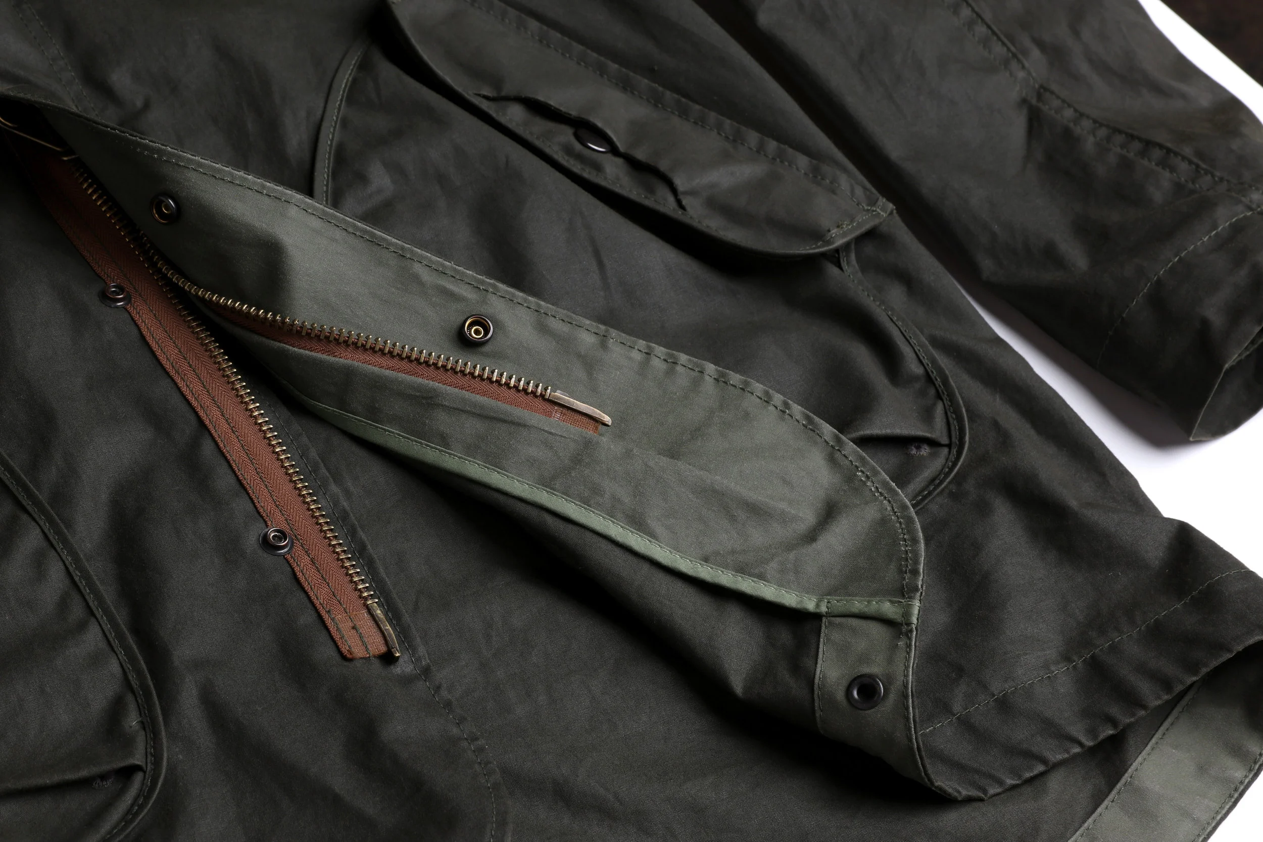 04 Zipper and Pockets.jpg