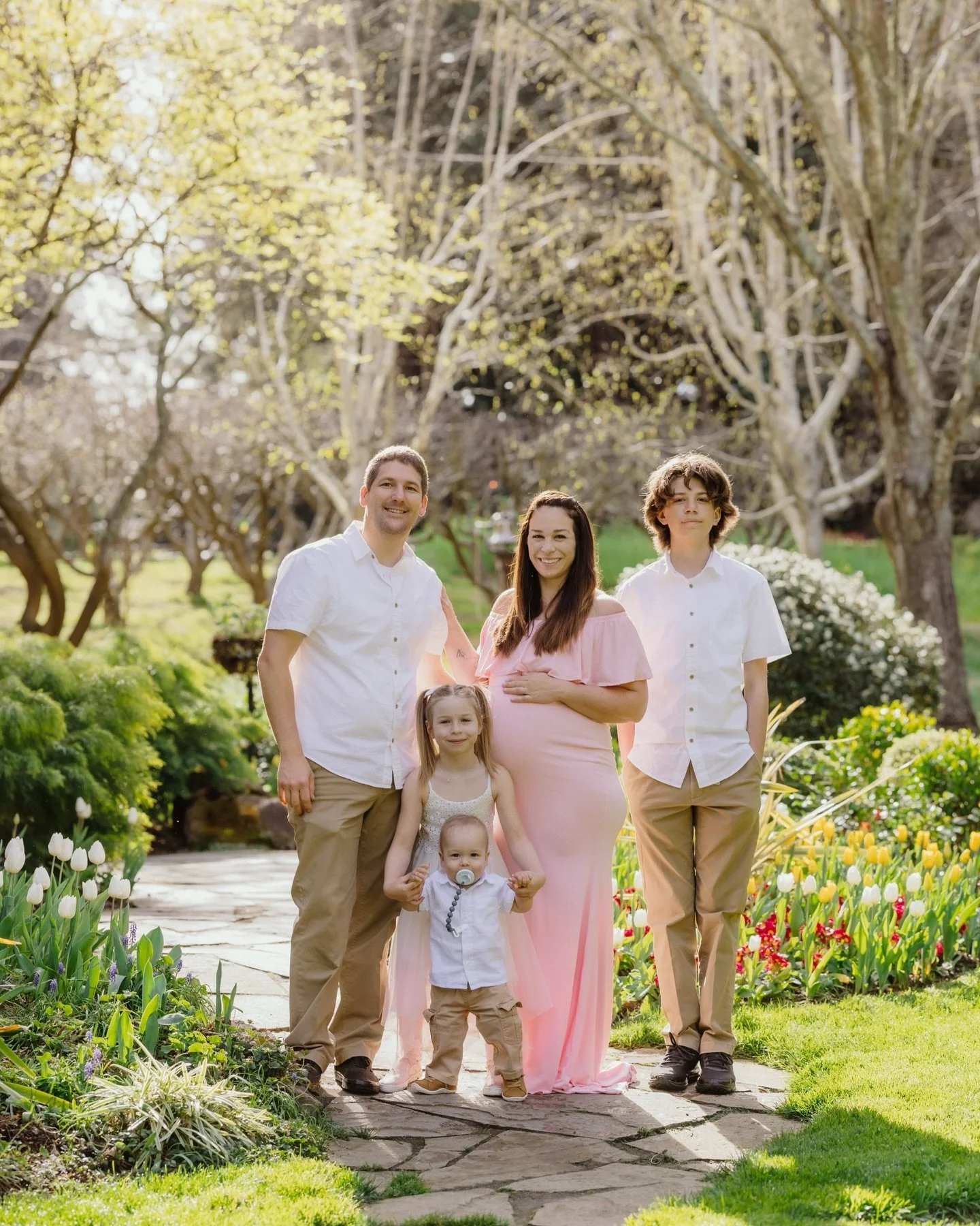 Happy Spring! So thankful for beautiful weather, Wedding couples coming back and allowing me to document their growing families at the stunning @nestldownevents and sunshine! @kirk.wilden has the most talented way with flowers and getting to photogra