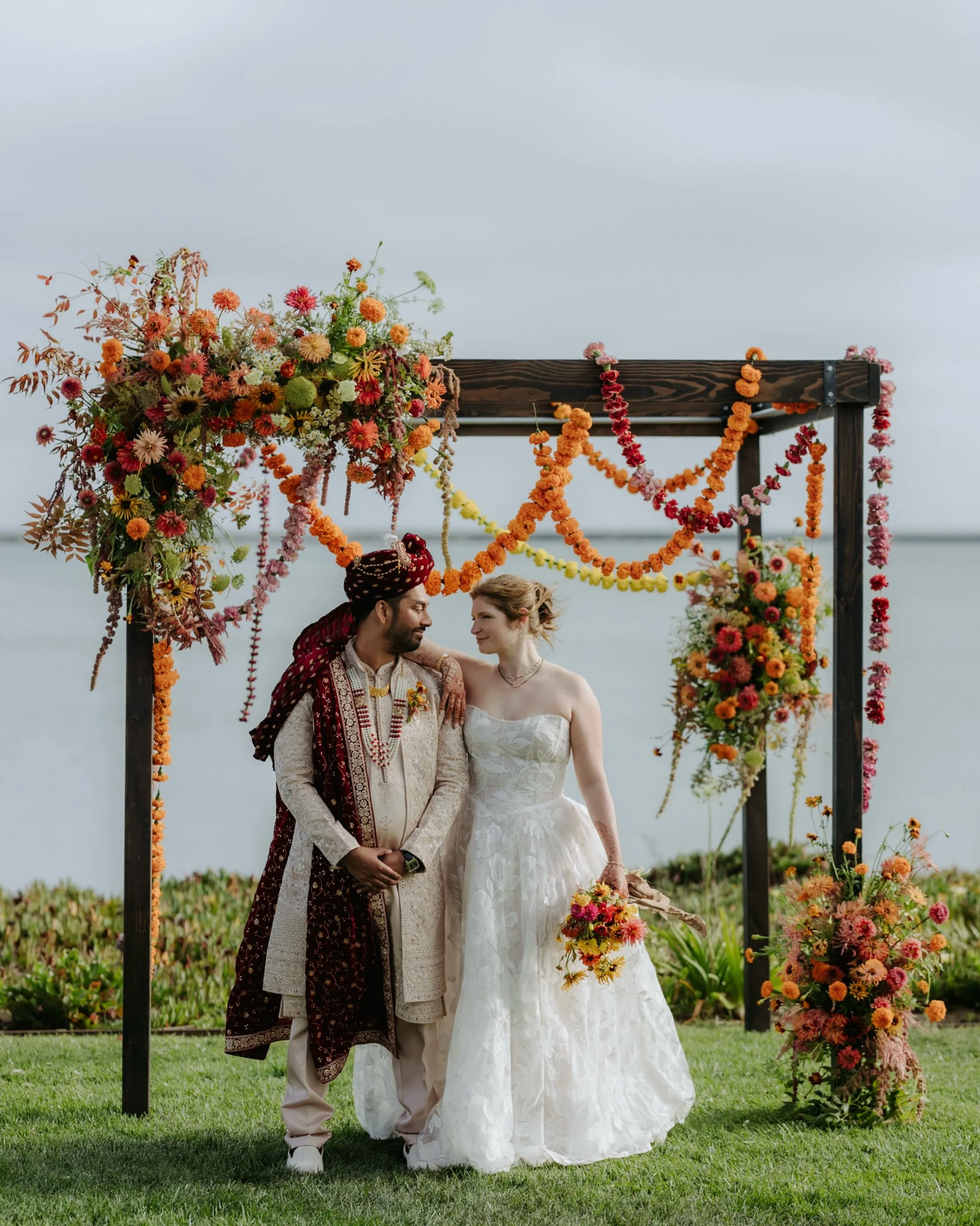 Ani and Bri blended eastern and western ceremonies at the coastal venue @mavericks_house and did not disappoint with the addition of both their fur and furless babies Nixon and Archibald&hellip; can you guess who the bald one is?! 🐱 From the stunnin