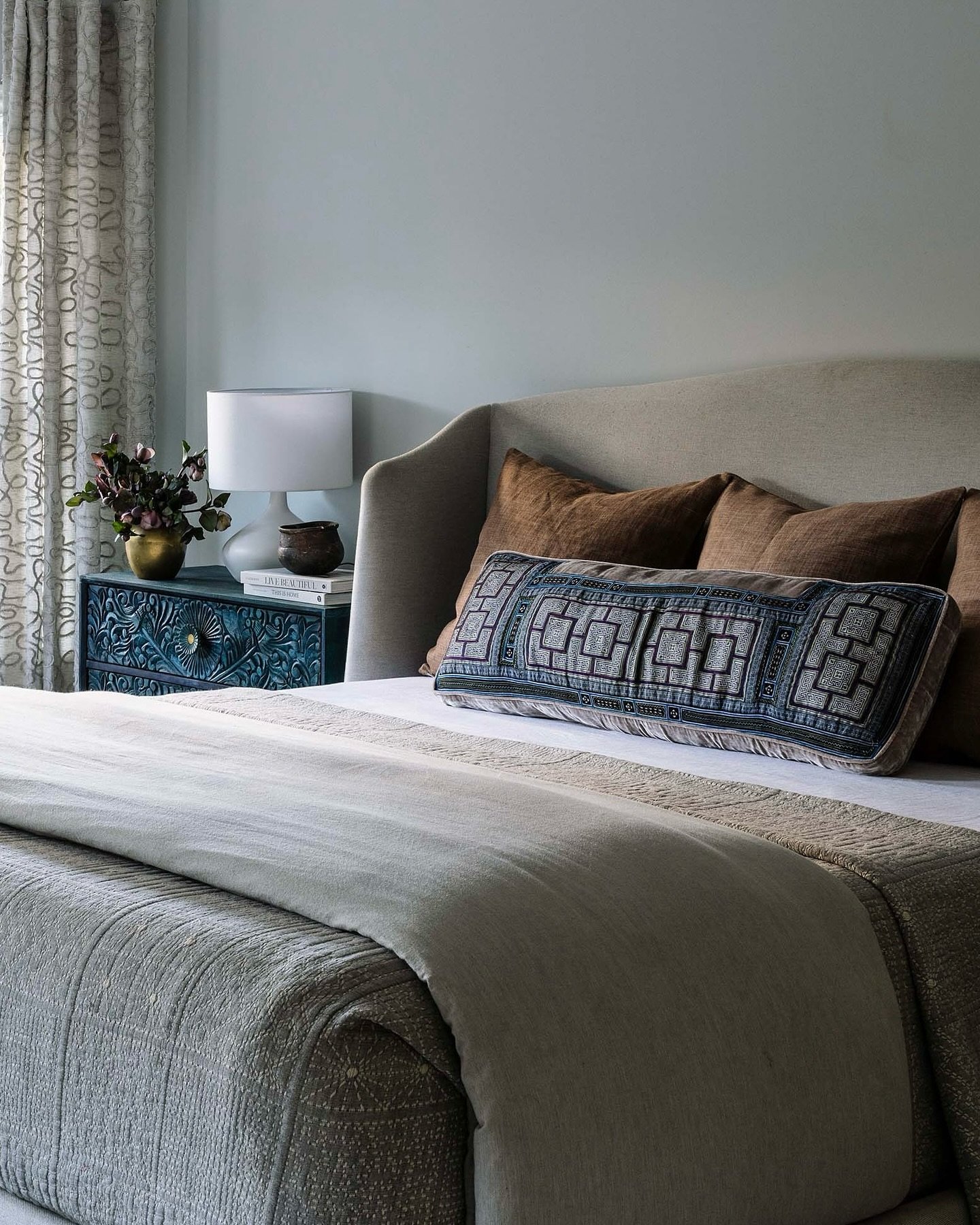 Serene primary suite in one of our recent Orinda projects 🫧 

This bedroom belongs to two very busy parents, and we wanted to create a peaceful retreat where they could relax &amp; unwind. I consider a great primary suite to be the design equivalent