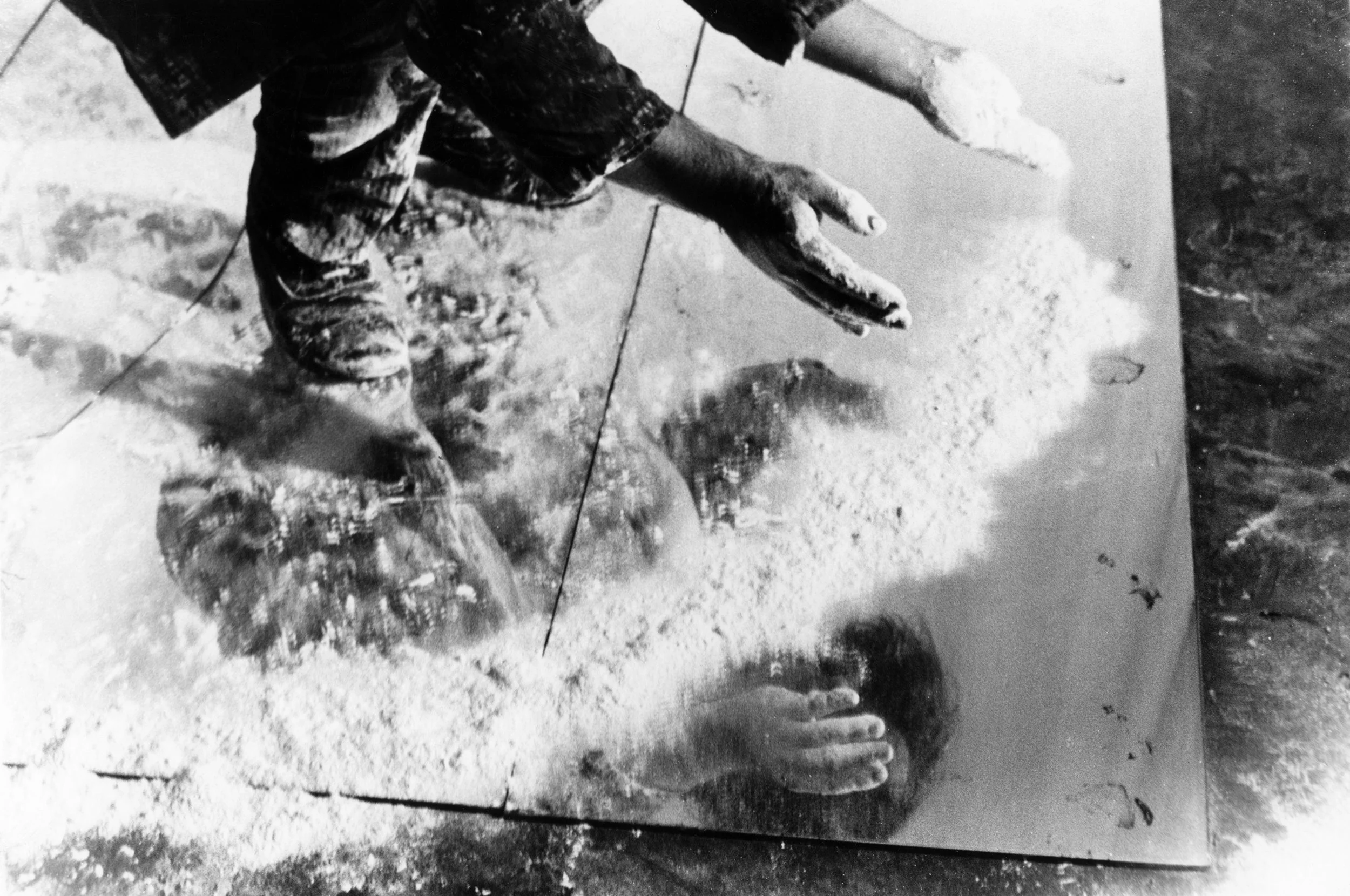 Terry Fox: Yield (Performance at UC Berkeley Art Museum) 1973. © Estate of Terry Fox and Larry Fox (photo)