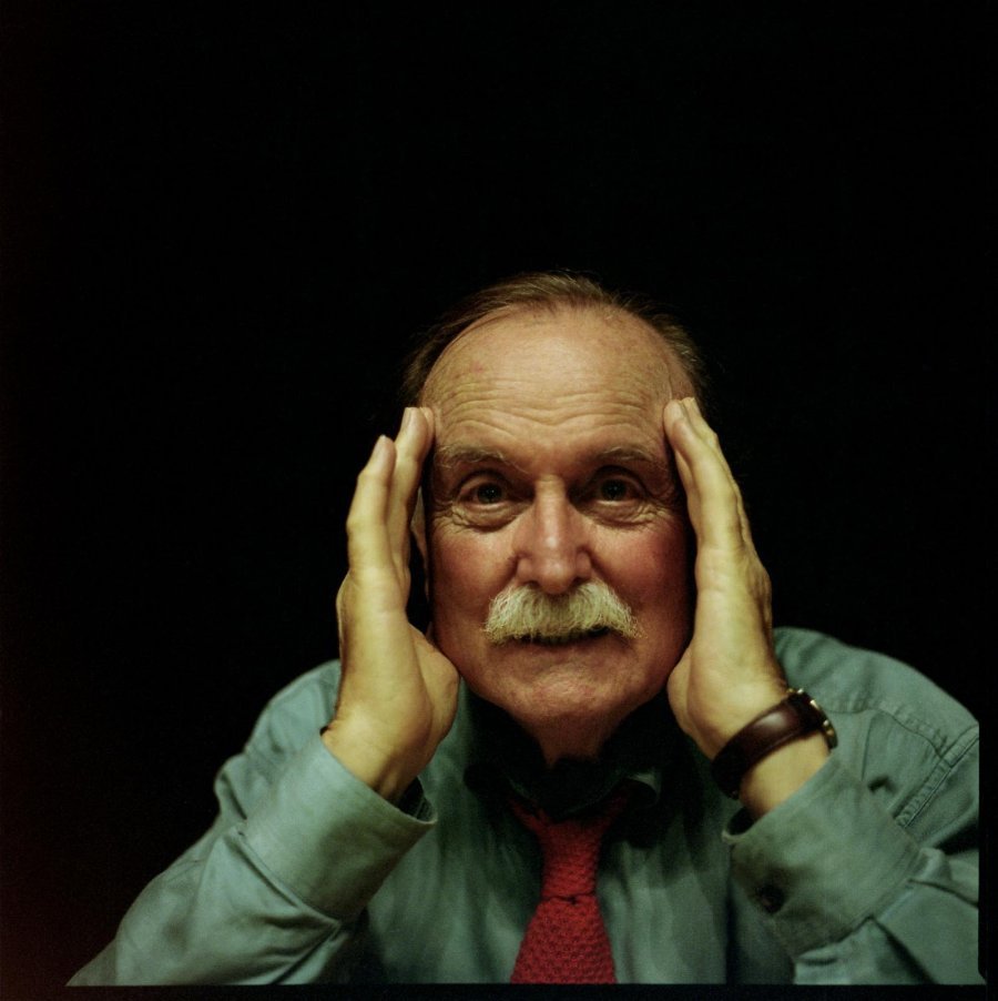 Alvin Lucier performed by Charles Curtis & Dafne Vicente-Sandoval