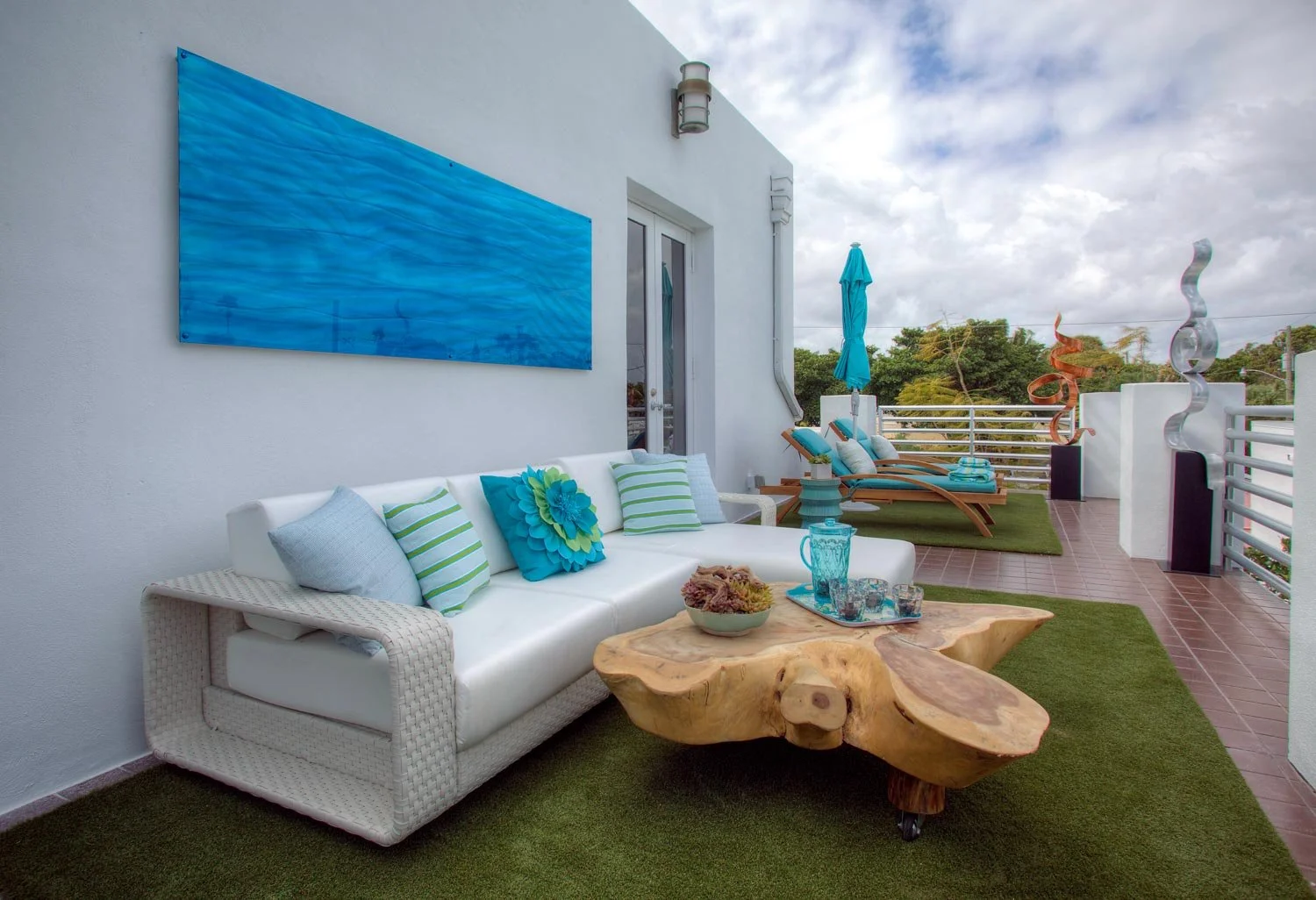 Send Red Cross Outtakes Downsize 12.JPG