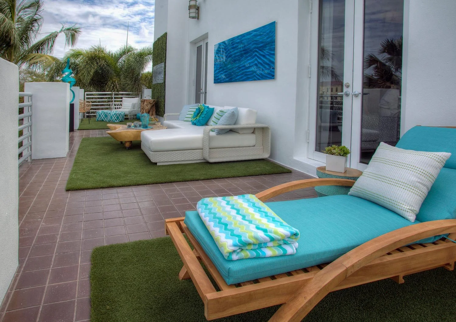 Send Red Cross Outtakes Downsize 11.JPG