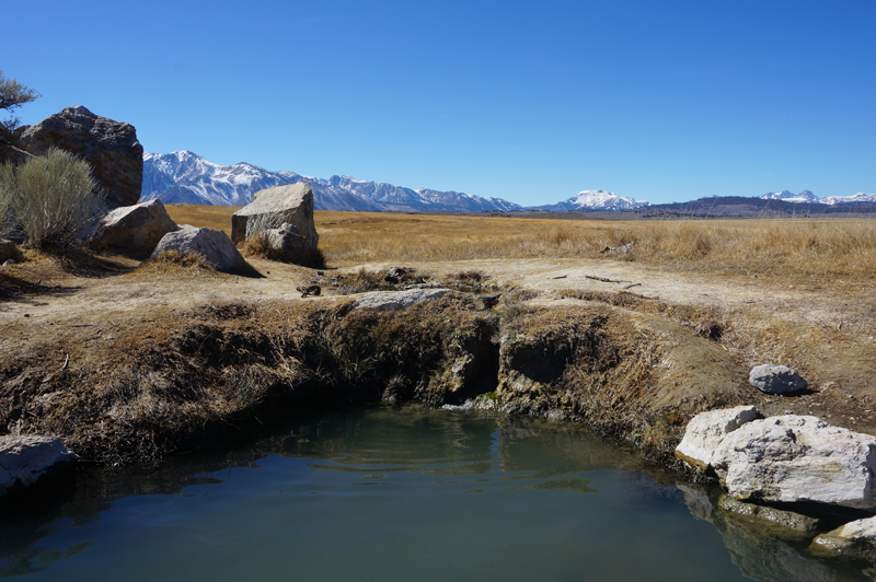 Mammoth_hotsprings_view.jpg