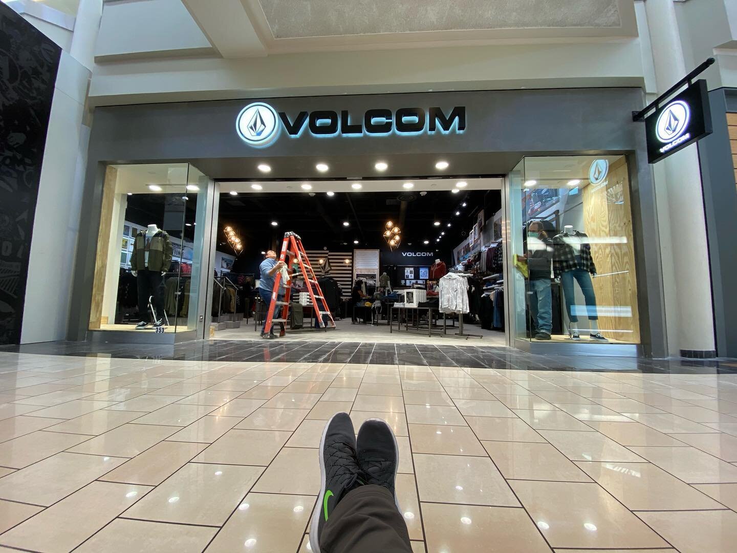 Volcom Tucson open for Christmas.  #purecd #simplifyingconstruction #volcompure