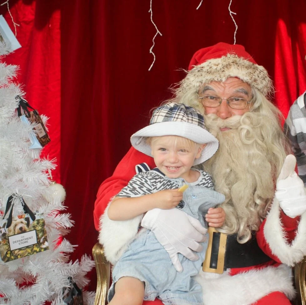 All Seasonal Smiles: Having the most authentic Santas in Auckland is a must for your Christmas gig.