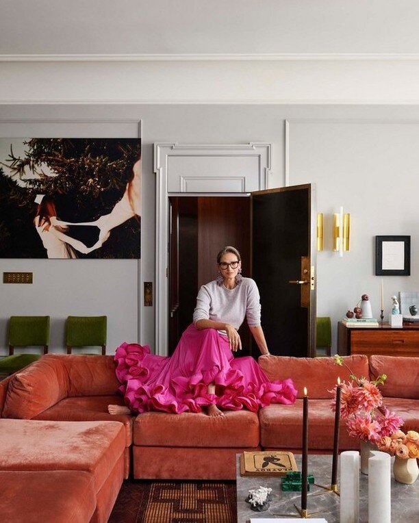 Inside the home of one of my favorite style icons, Jenna Lyons. The bed and bath are a glitzy, glamorous dream.

Photography by @sans.murs for @graziauk