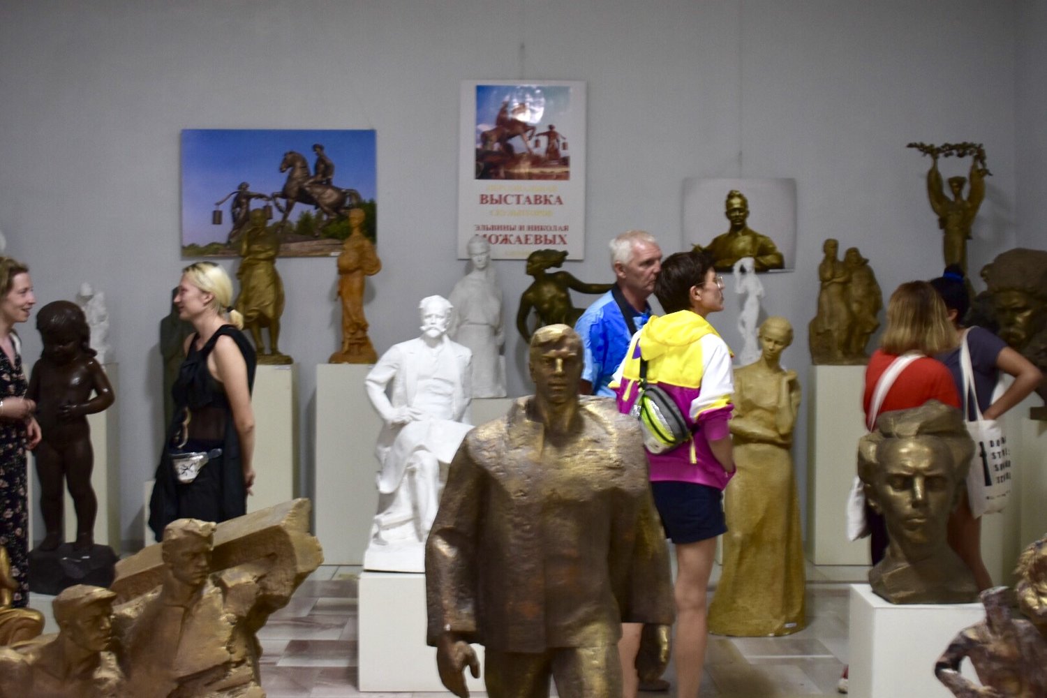 Participants and others reflect upon the phenomenon of Soviet sculpture in the context of debates on Decommunization of public spaces, Lysychansk Regional Museum