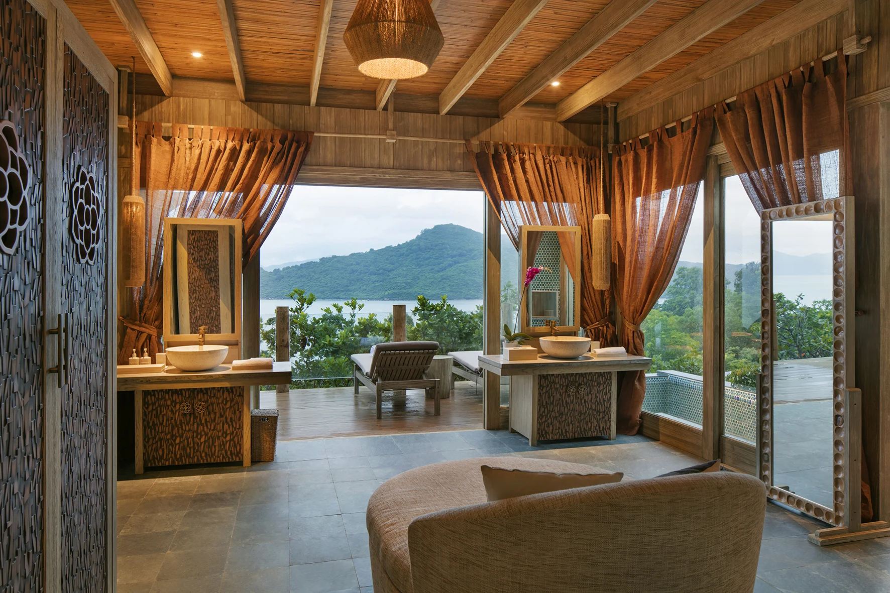 Professional Hotel & Resort Photographer