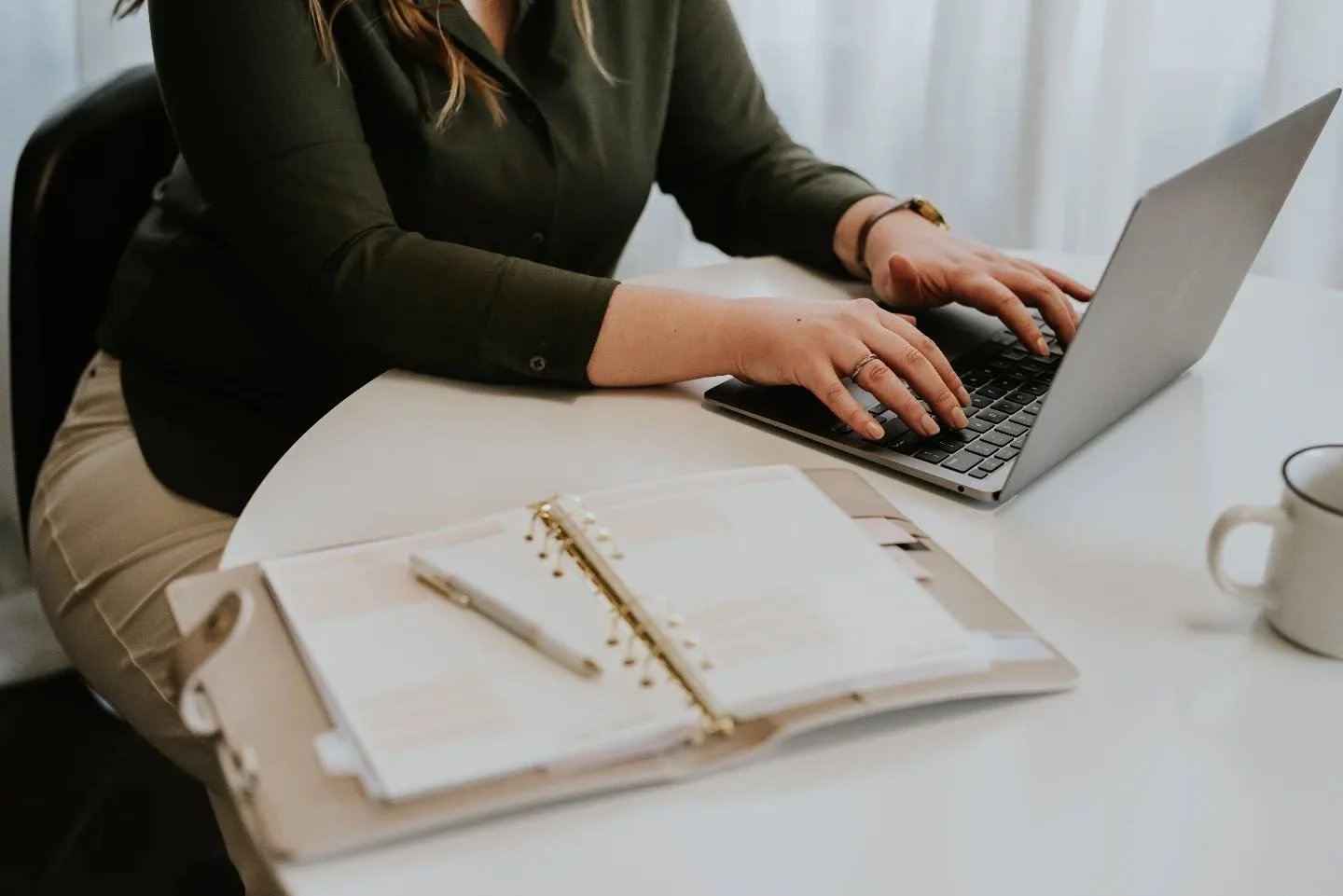 Even though information is at your fingertips, you don't have to be the expert. 

The mental load of navigating your health is overwhelming-- especially women's health concerns such as fertility challenges, endometriosis, PCOS, and perimenopause. Not