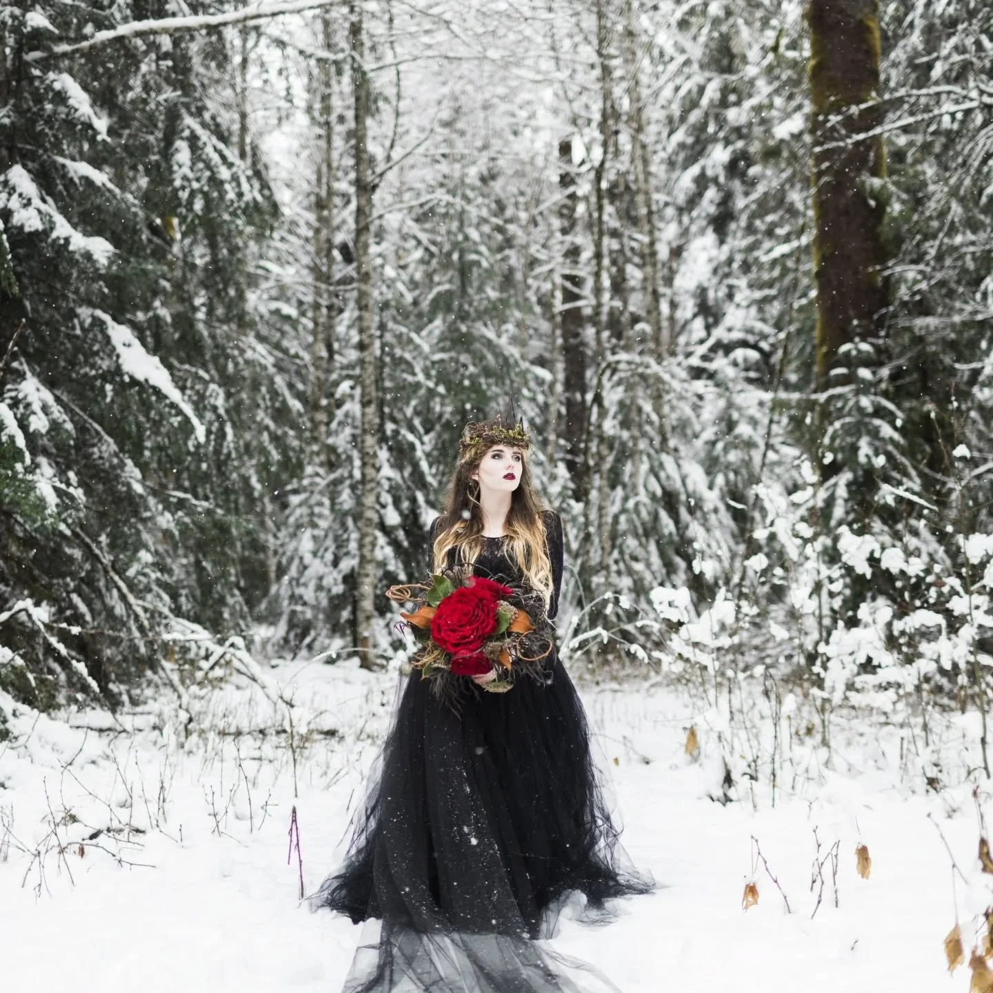 Since @kristenanniebell is blowing up the floral world with the cutest reaction to the composite rose. I wanted to share a little bit about how they're made. I'll be filming a video tomorrow (gotta go get some roses) 

In floristry, deconstructed flo