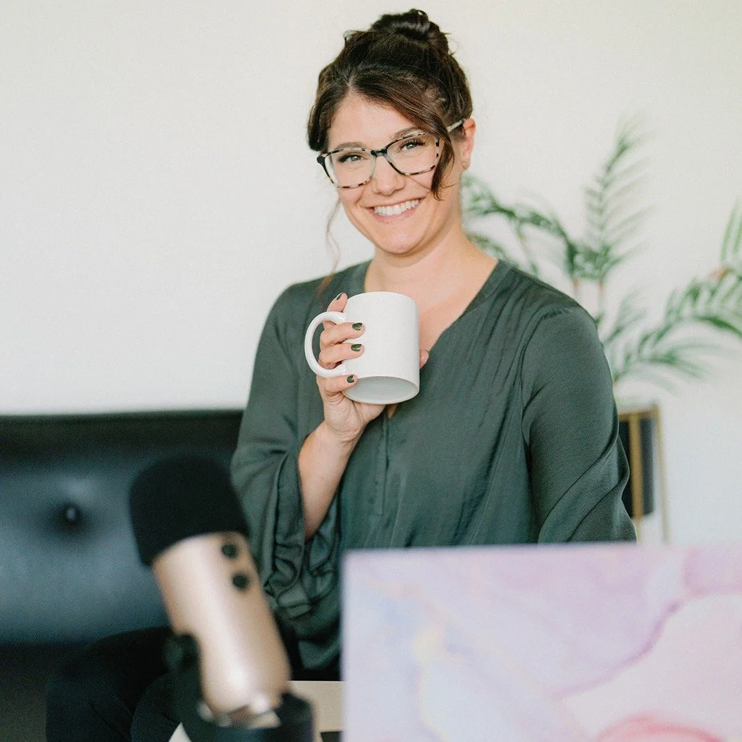 Are you a fellow florist or business owner who NEEDS to get back on track with your content? Trust me I feel this struggle! 
I am so excited to announce the 1st ever CONTENT RETREAT.
💐When I spoke on stage at the AIFD symposium the #1 problem of my 