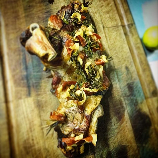 The Italians may be known mostly for their excellent pasta and pizzas, but they also make a mean roast! This Sicilian Leg of Lamb is a perfect example! Join us this Thursday for our Italian class to up your Italian kitchen game!

#bornskitchen#cookin