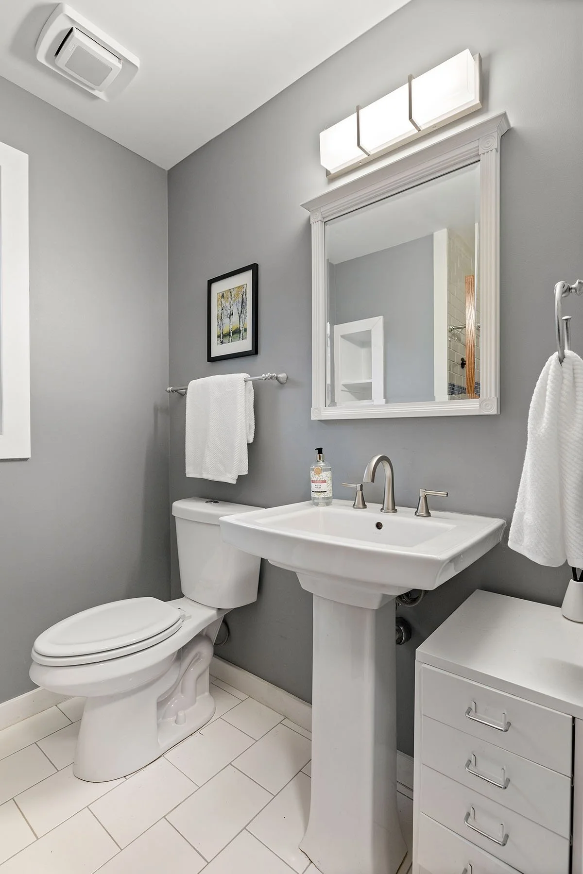 web_Bathroom main.jpg