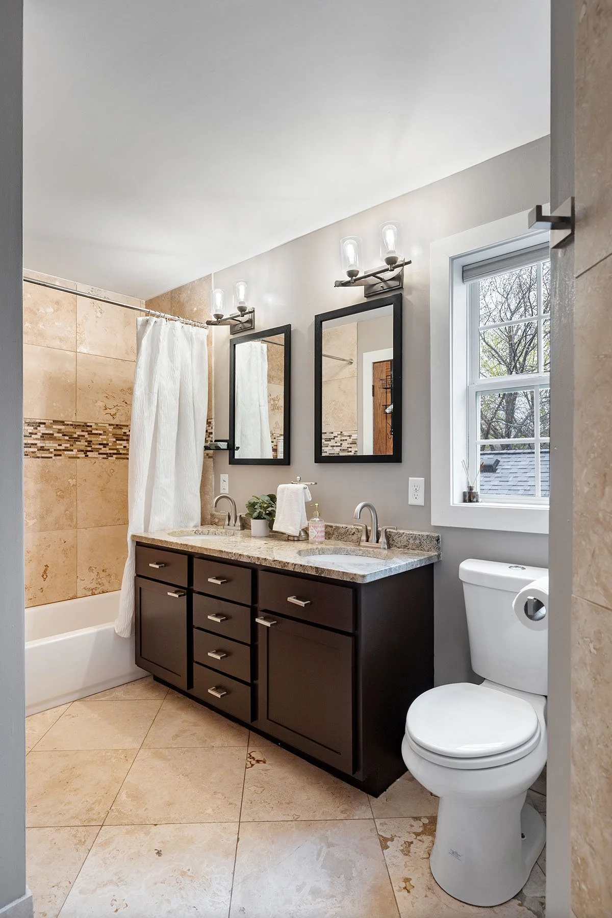 web_Bathroom Upper 3.jpg