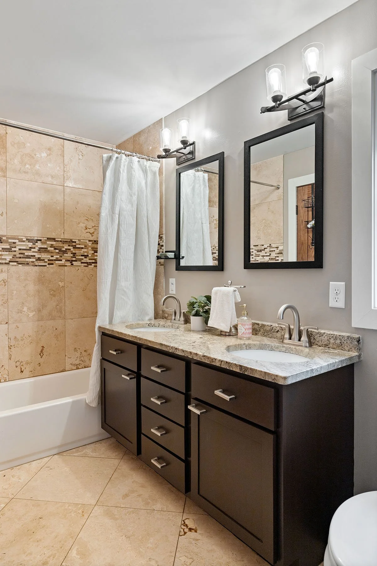 web_Bathroom Upper 2.jpg