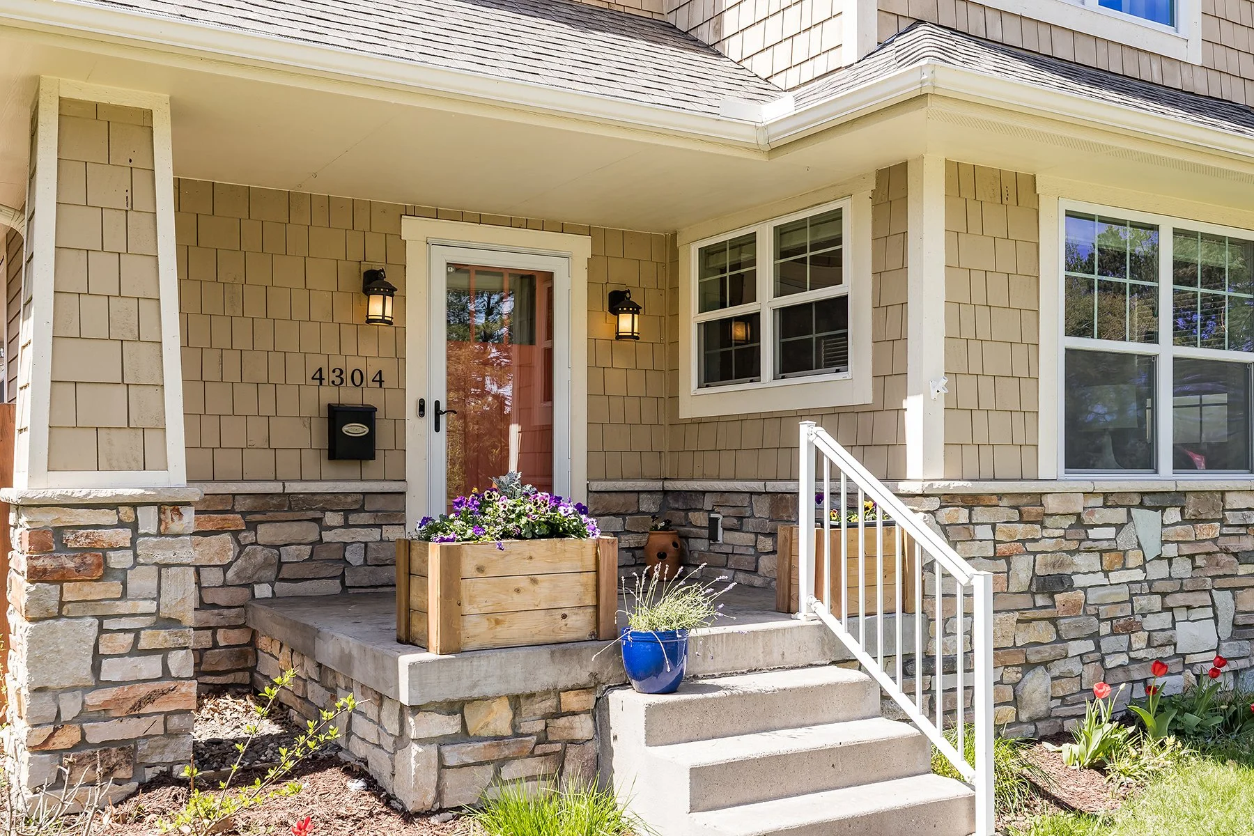 web_front porch entry.jpg