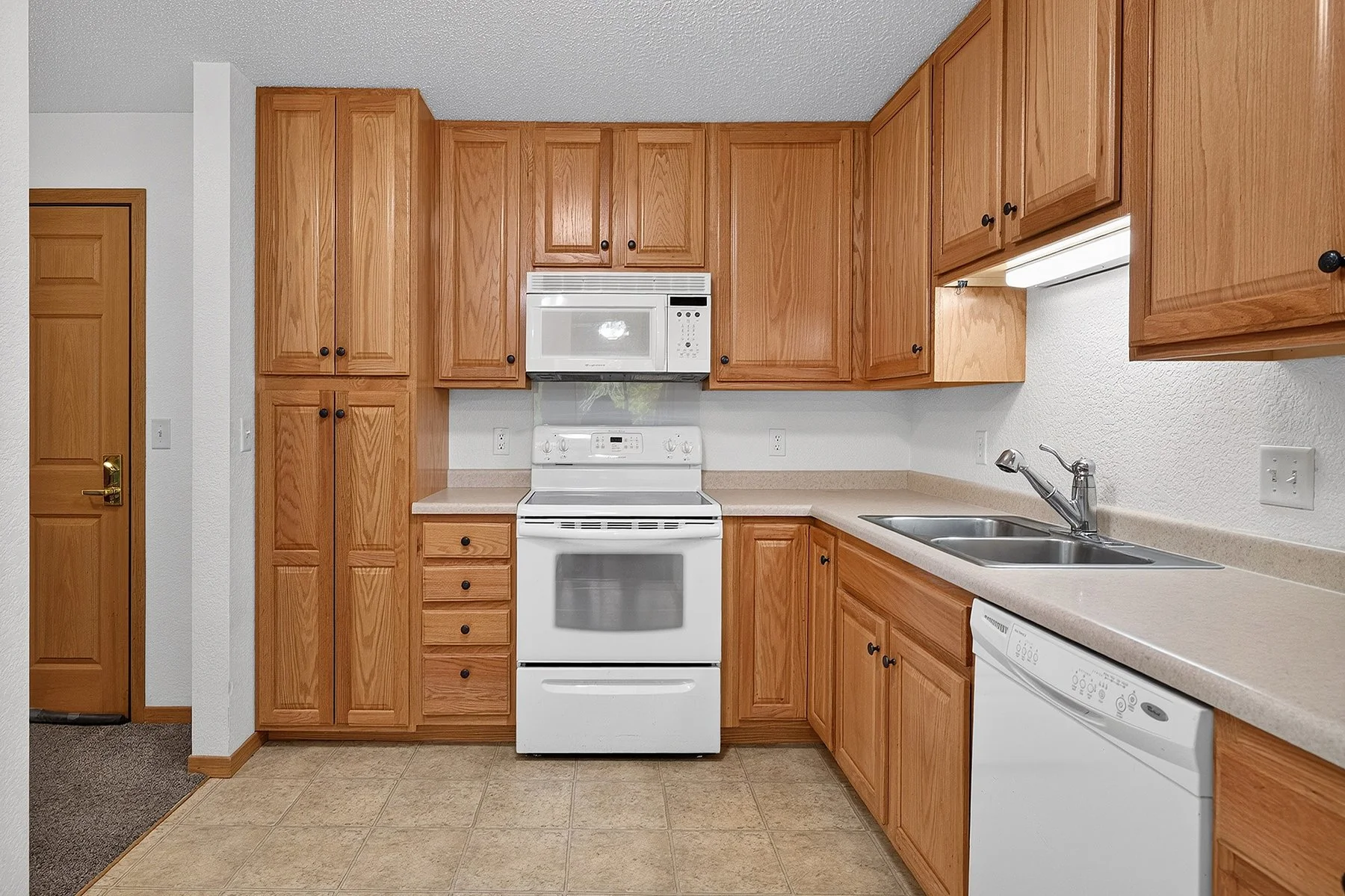 web_Kitchen 2.jpg
