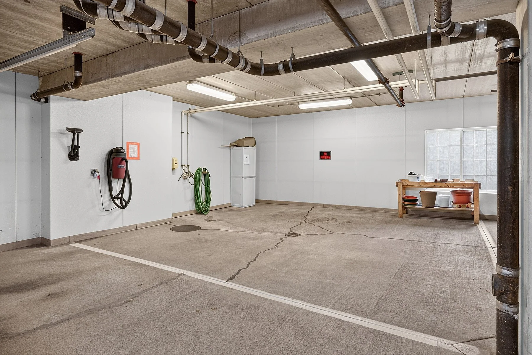 web_Garage car wash stall.jpg