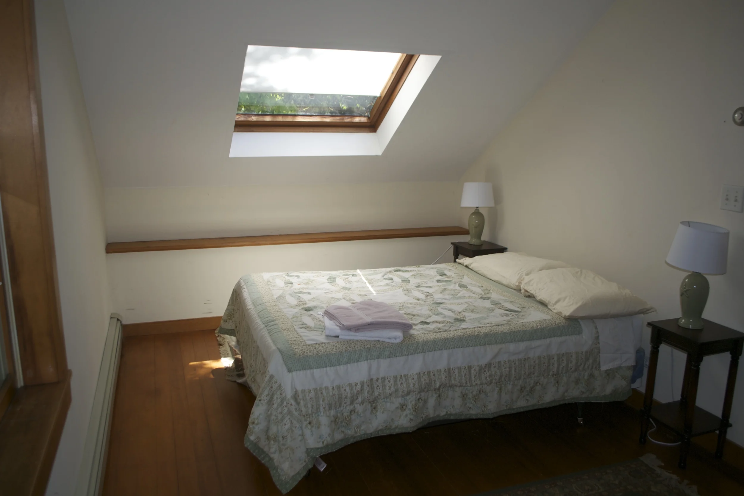thelodgebedroom2.jpg