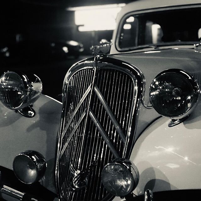 #noir #photography #car #carsofinstagram #cars #losangeles #beverlyhills #blackandwhitephotography