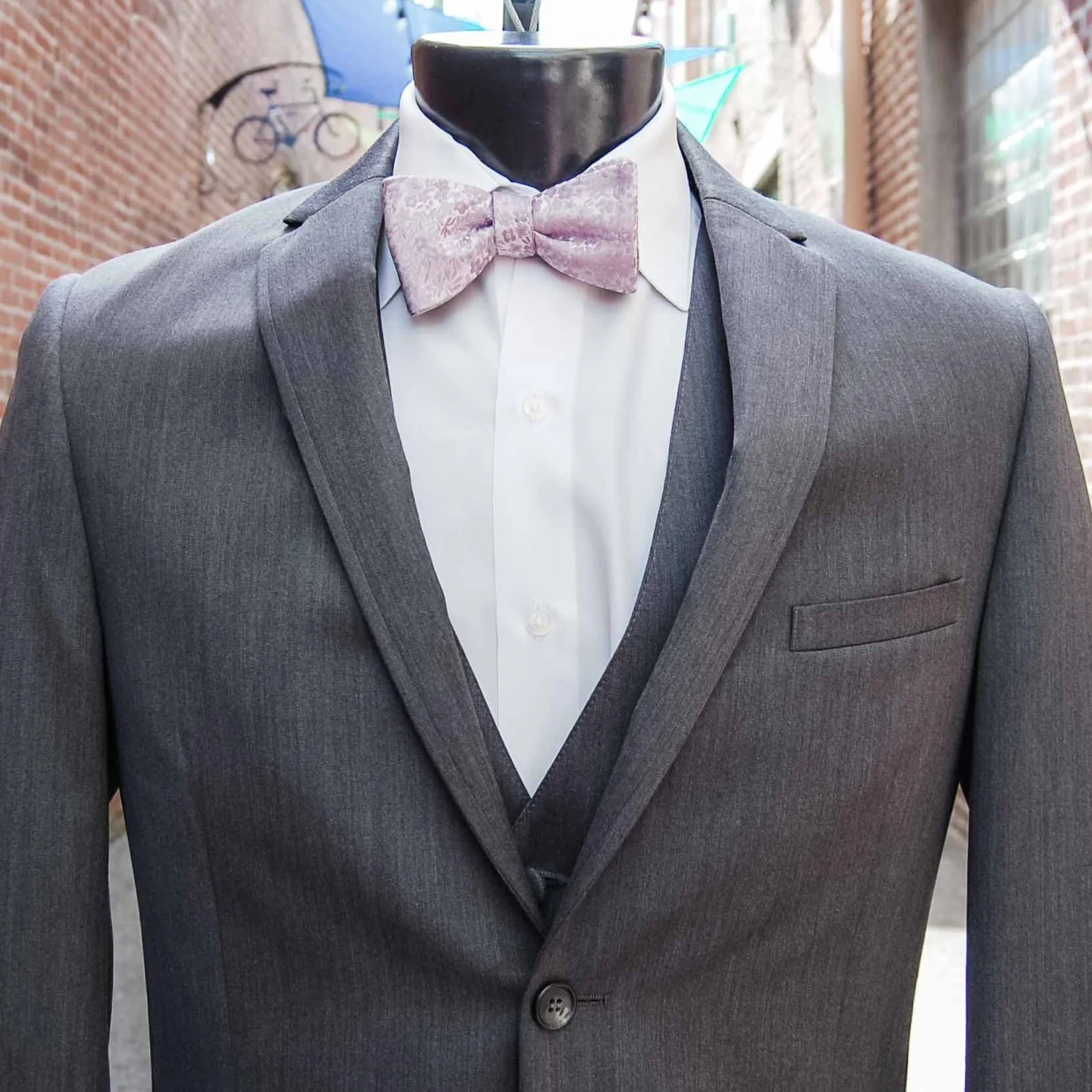 How to Rent a Tuxedo or Suit: In Store or Online 