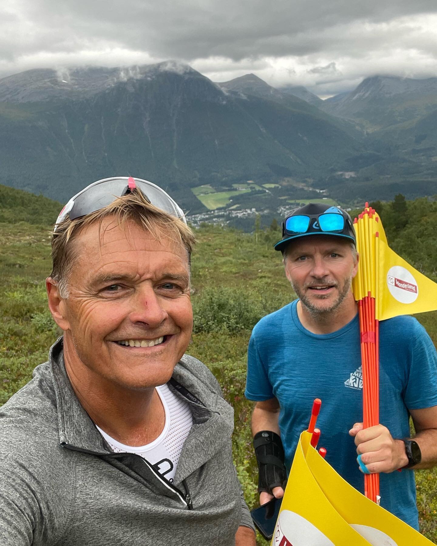 Super fjelltur med @mattibernitz for &aring; merke l&oslash;ypene til @Romsdalseggenl&oslash;pet, Fjord to Summit l&oslash;ypa, 28km langt og 2500 h&oslash;ydemeter 👍God tur til alle🏃&zwj;♂️🏃&zwj;♂️😎