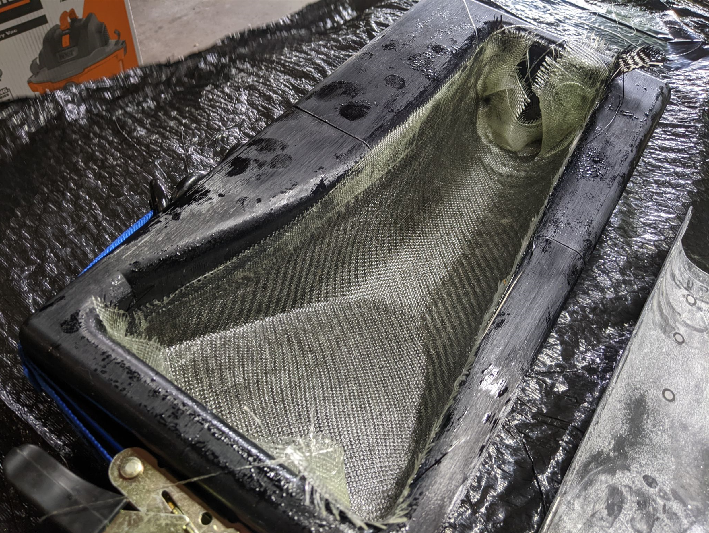 Since I was trying to keep costs as low as possible I  was limited to doing a simple wet layup with two layers of carbon fiber and two layers of fiberglass.  The tool worked great and all the soft edges and large run out allowed me to lay up the par