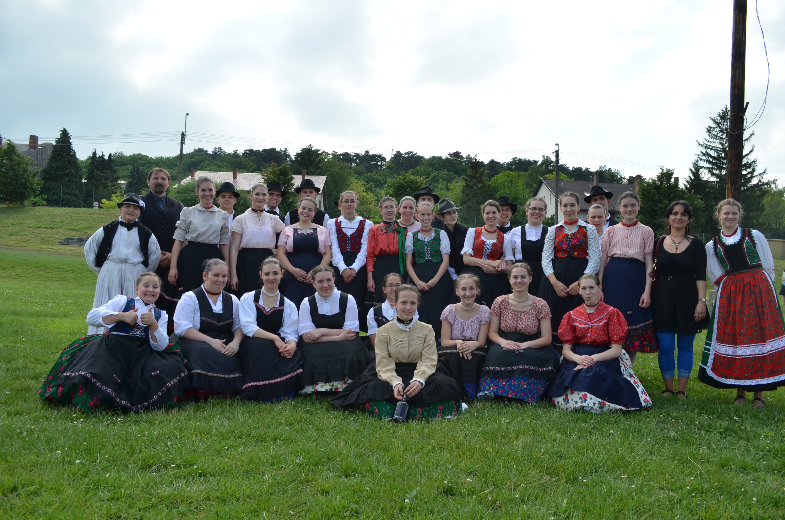 Zselic Táncegyüttes 2015.JPG