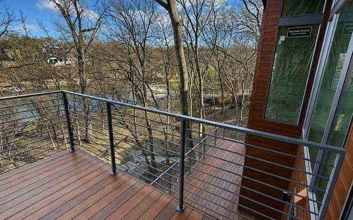 06_deck_rail.jpg