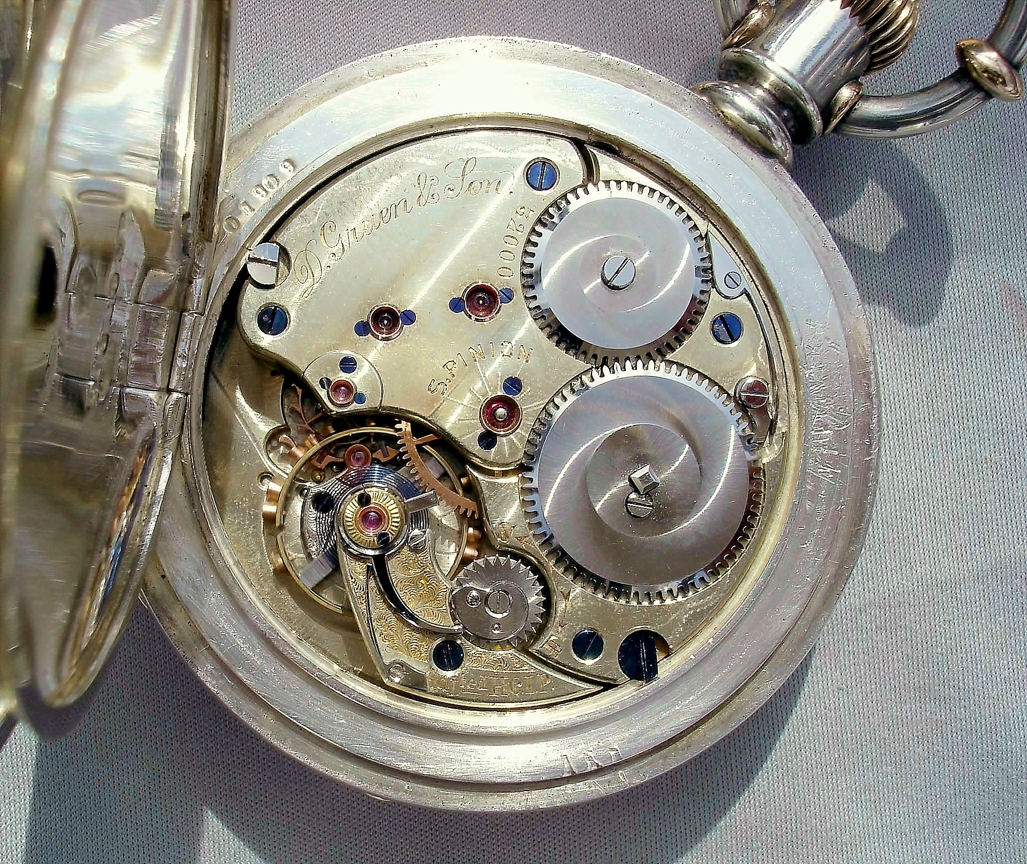 Photo oben und unten Showroom DGS Glashütte i. Sa. GmbH