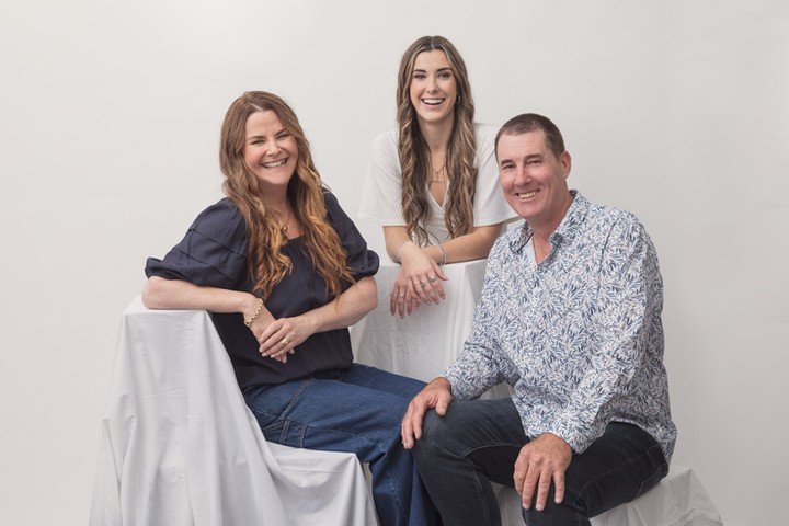 SNEAK PEEK⁠
⁠
 Last week, the joyful Ashlee brought her mum and dad in to celebrate her mum&rsquo;s 50th birthday with an unforgettable family photoshoot. Fresh off the plane from Australia via Dargaville, Sally and Bevan were full of excitement, rea