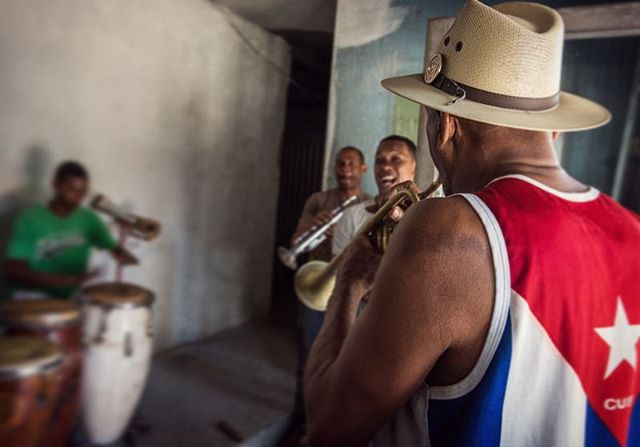 Cuba loves and just lives music. Daily, everywhere, anywhere,...
This was a small group of friends practising in the foyer of an abandoned former theater.
To experience the joy and energy of these Cuban musicians  is simply amazing.