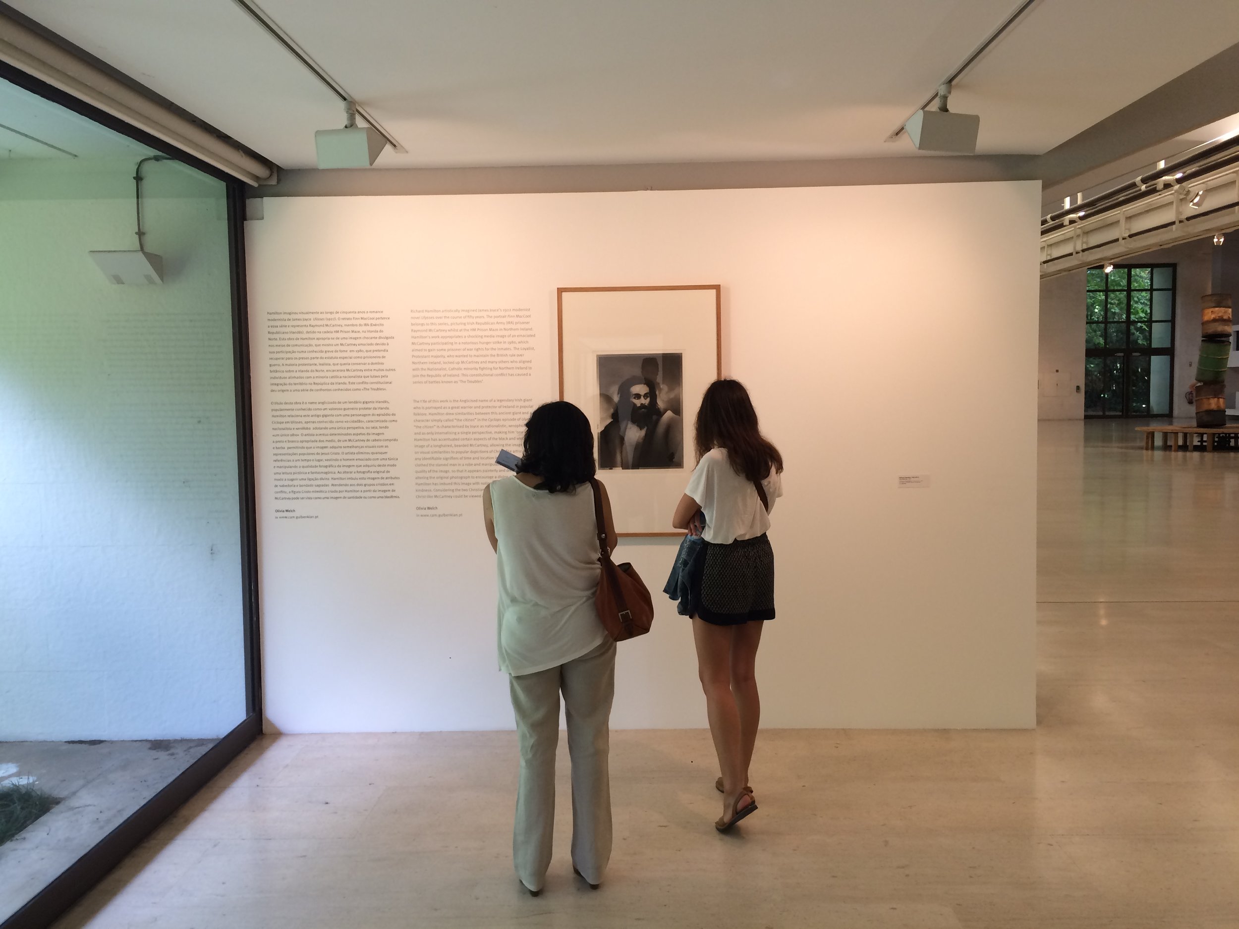 'Tensão E Liberdade' (Tension and Freedom) 2015, installation view, Calouste Gublenkian Museum – Modern Collection. Image featuring Richard Hamilton's 'Finn MacCool' 1983 and wall text by Olivia Welch. Curated by Isabel Carlos.