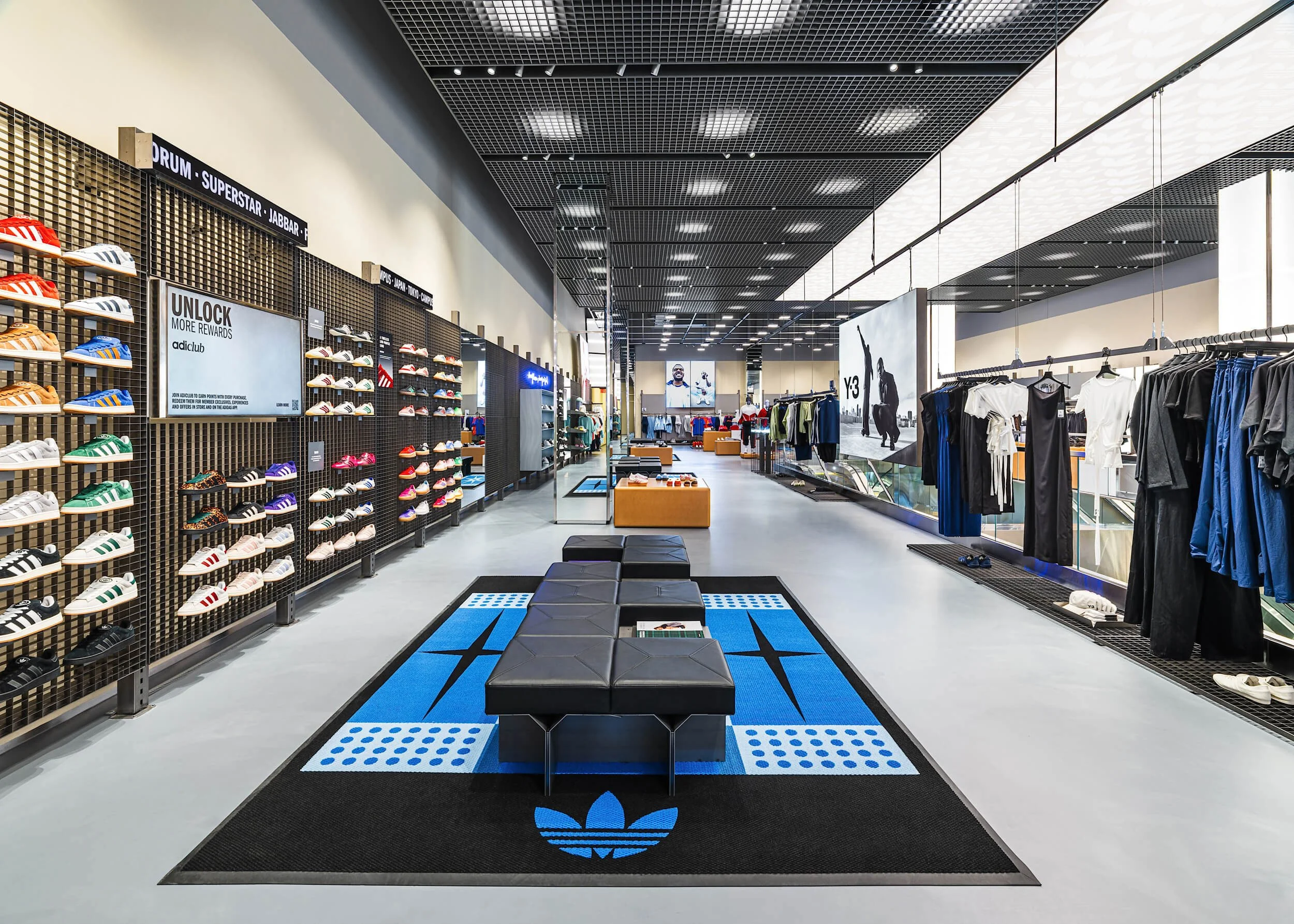 adi_Vegas-BLVD_Store_02.jpg