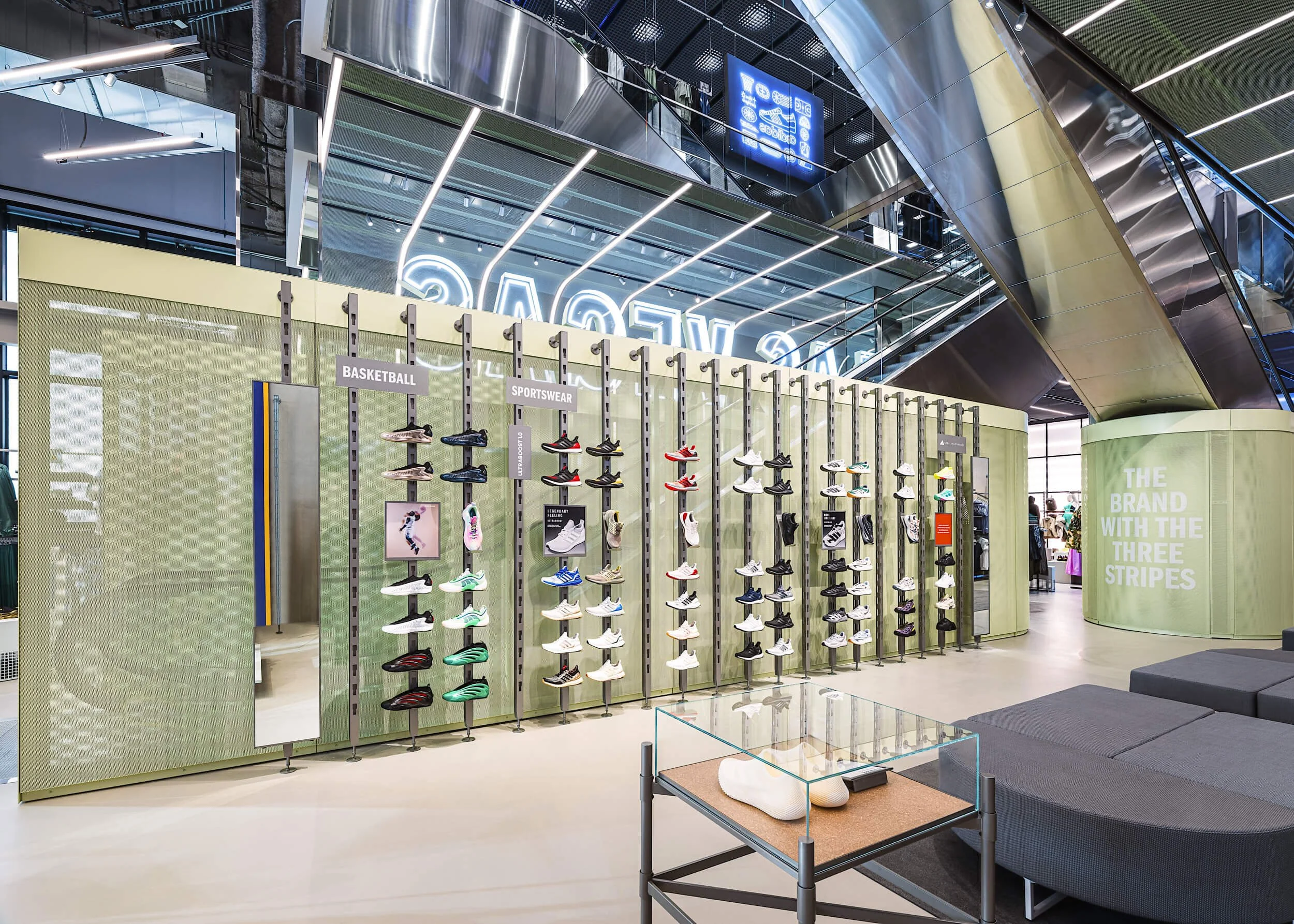 adi_Vegas-BLVD_Store_07.jpg