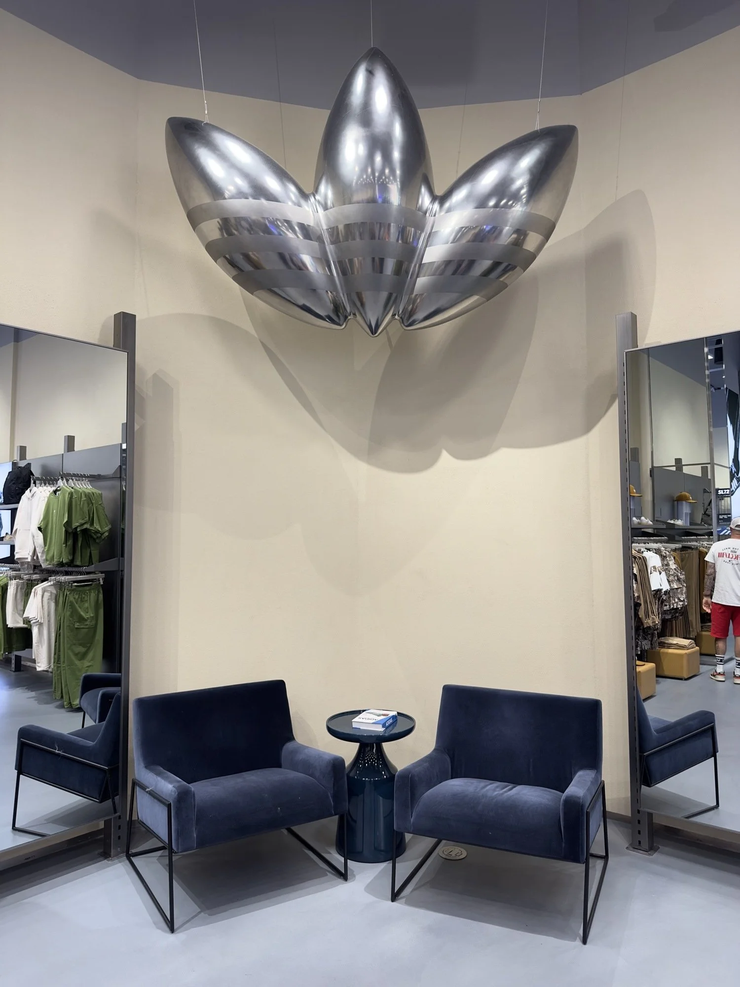adi_Vegas-BLVD_Store_08.jpg