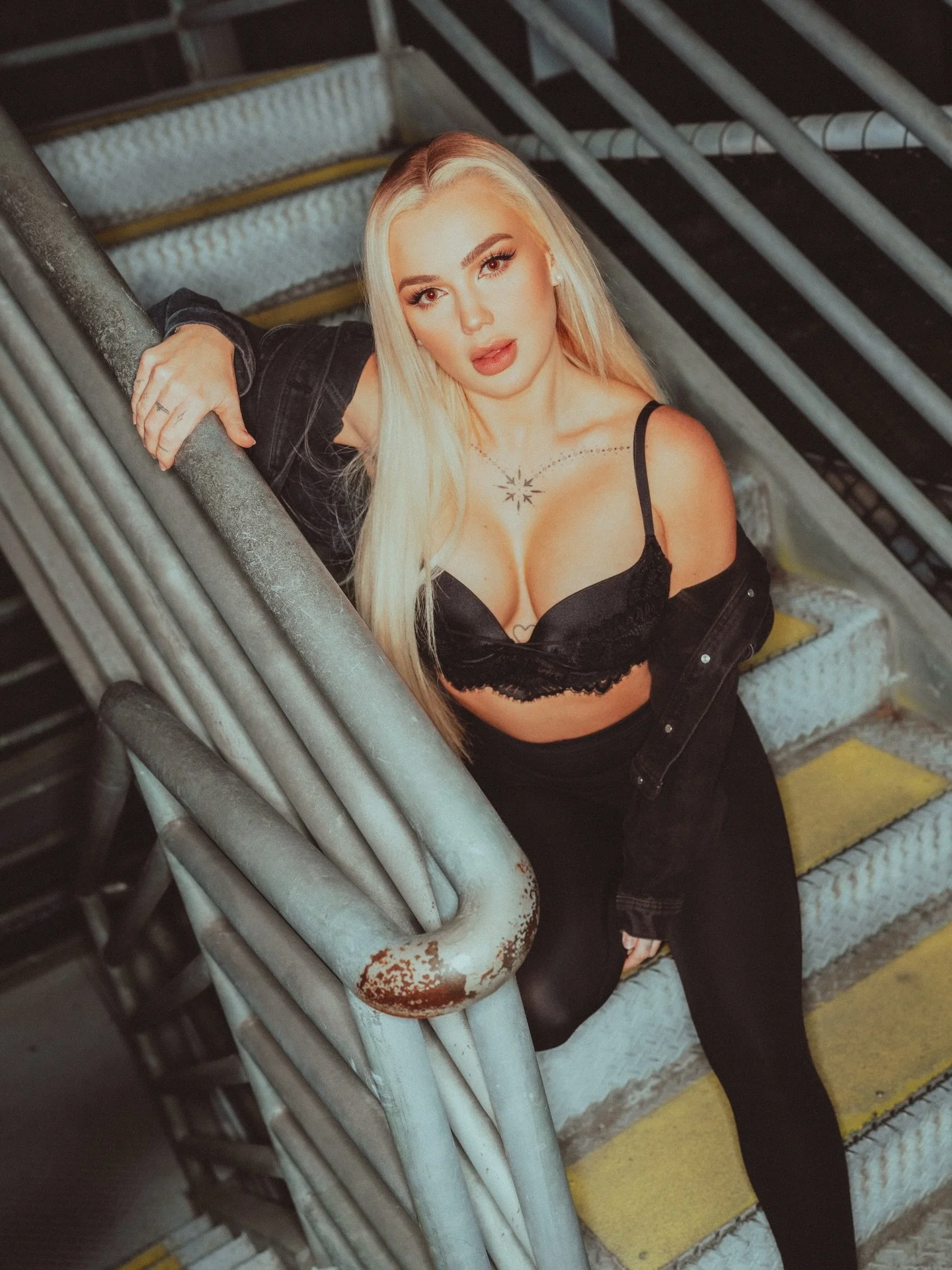 This one goes out to the retinas of everyone that&rsquo;s ever shot with a photographer who shoots direct flash 👁️ 👁️ 💥 

DM TO BLAST YOUR OWN RETINAS