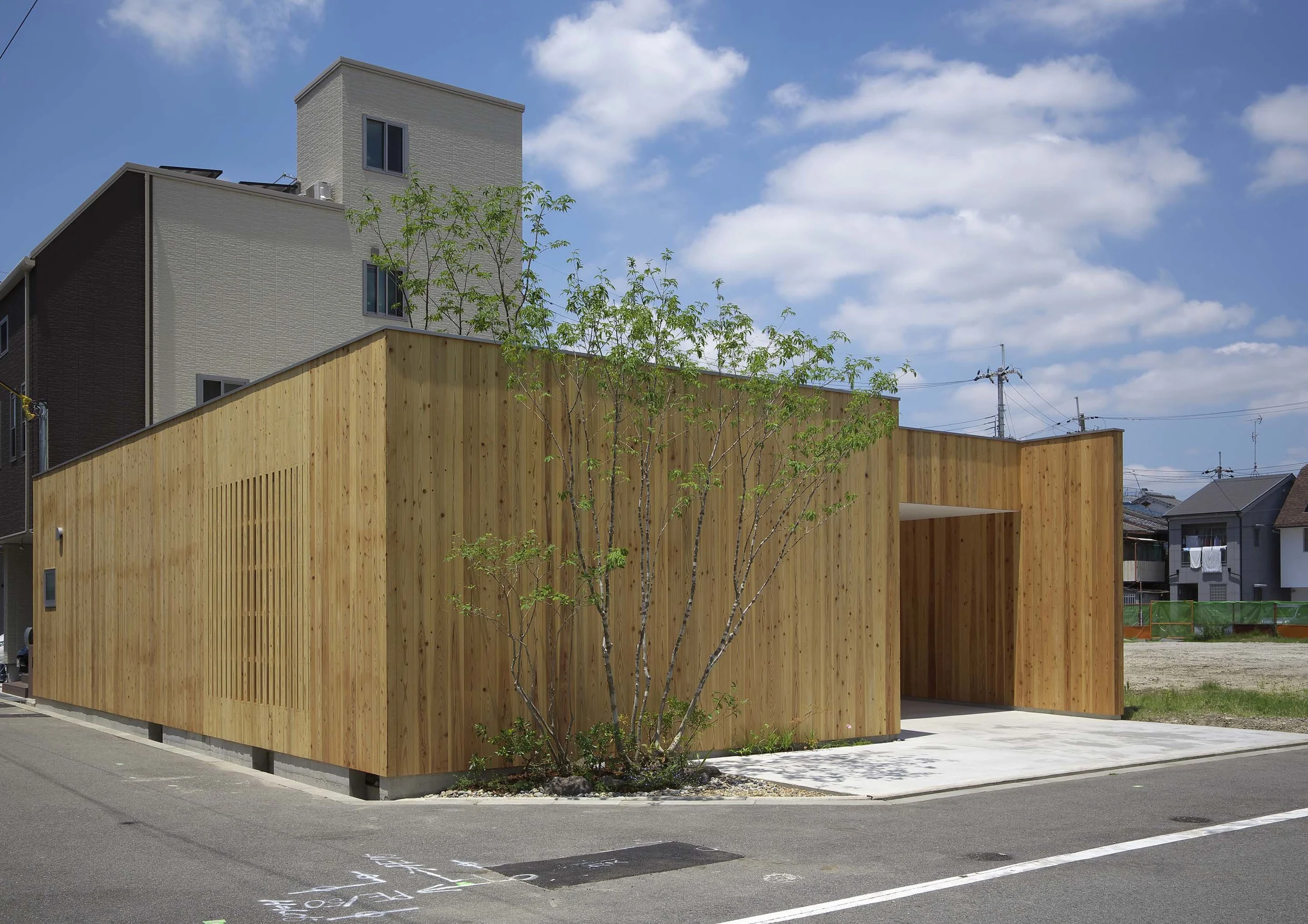 ［architect］House In Nishimikuni 木に囲まれた都心の平屋