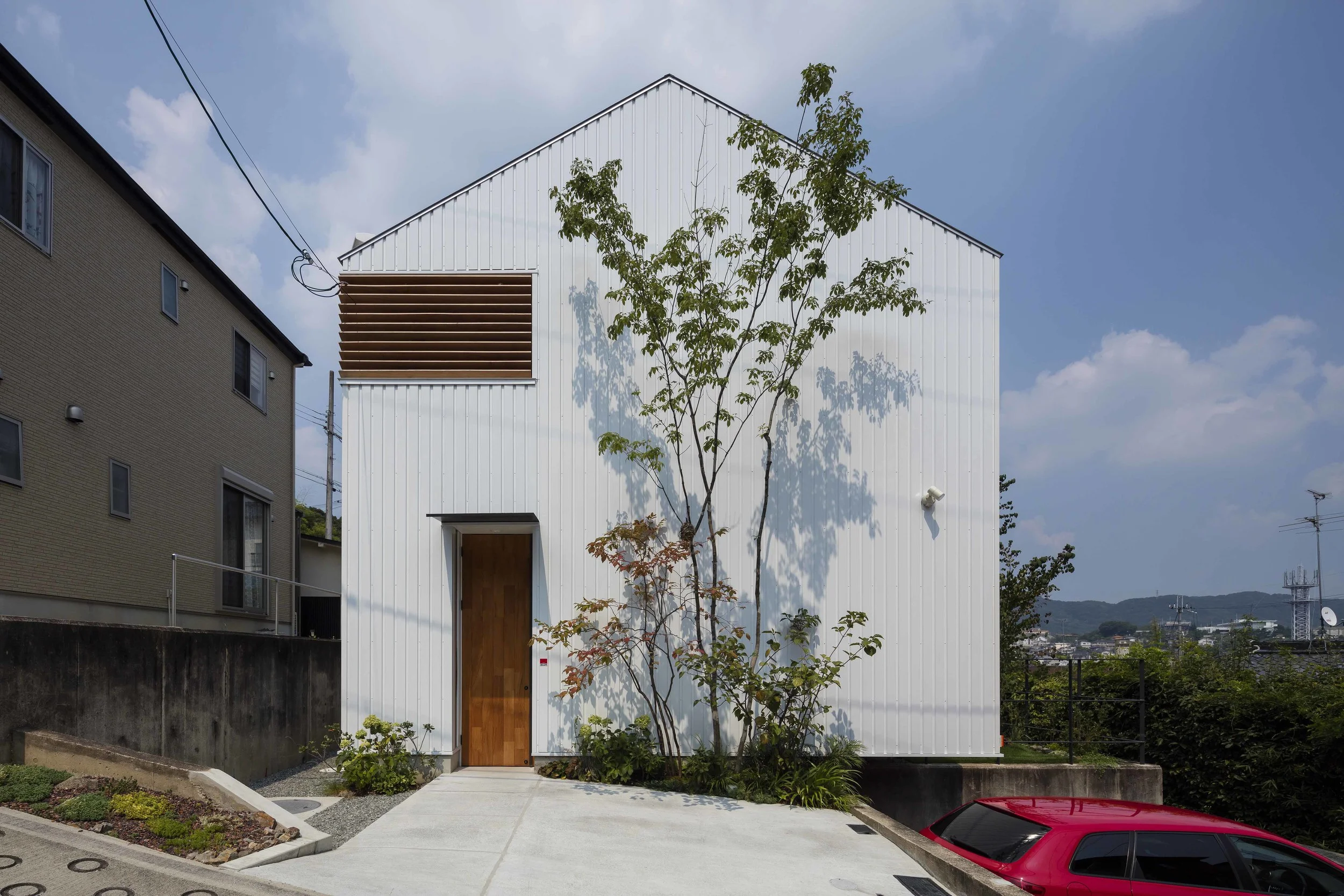 ［architect］House In Ikoma 吹き抜けを通じて家族がつながる暖かい家