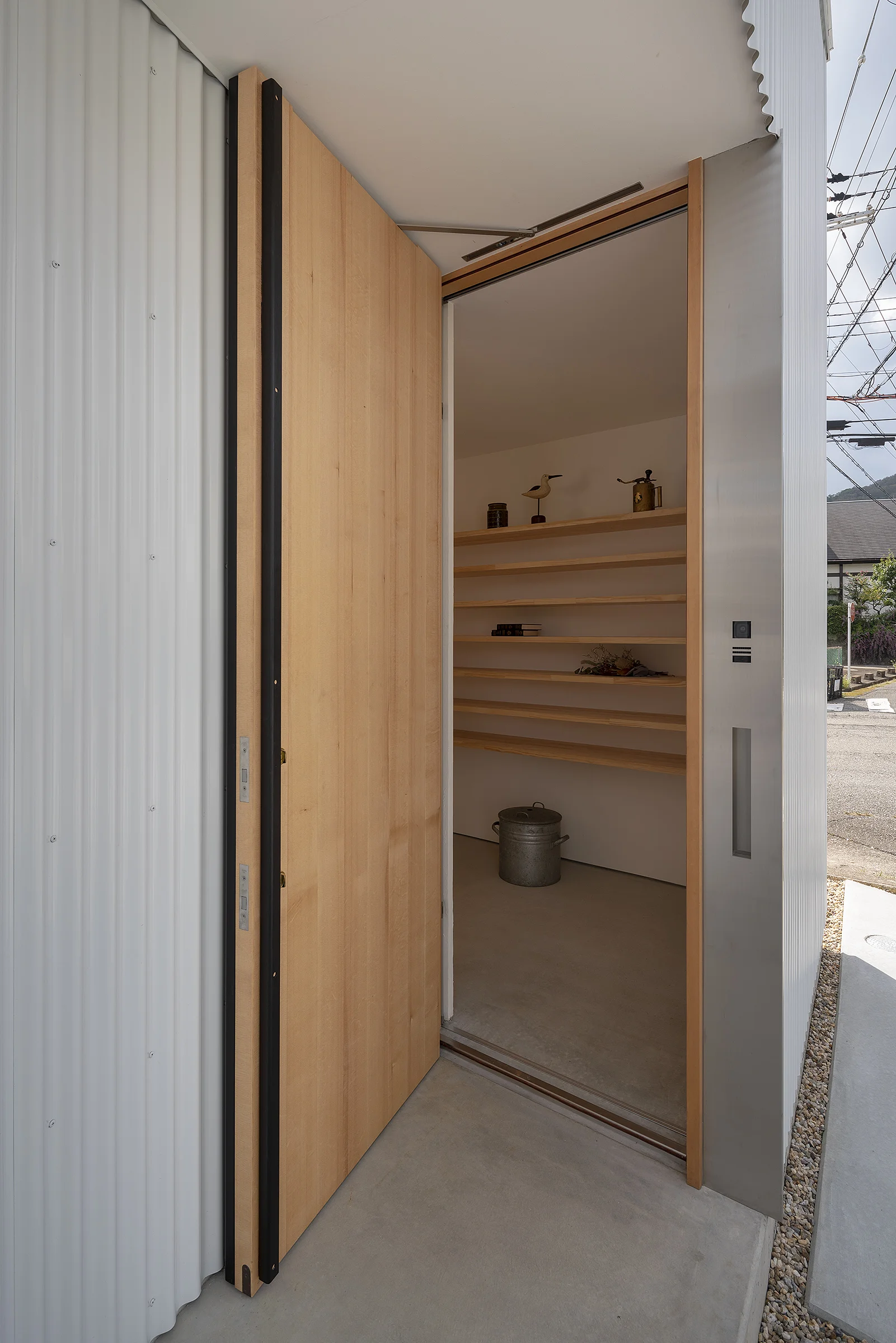 arbol-entrance-wood-door.jpg