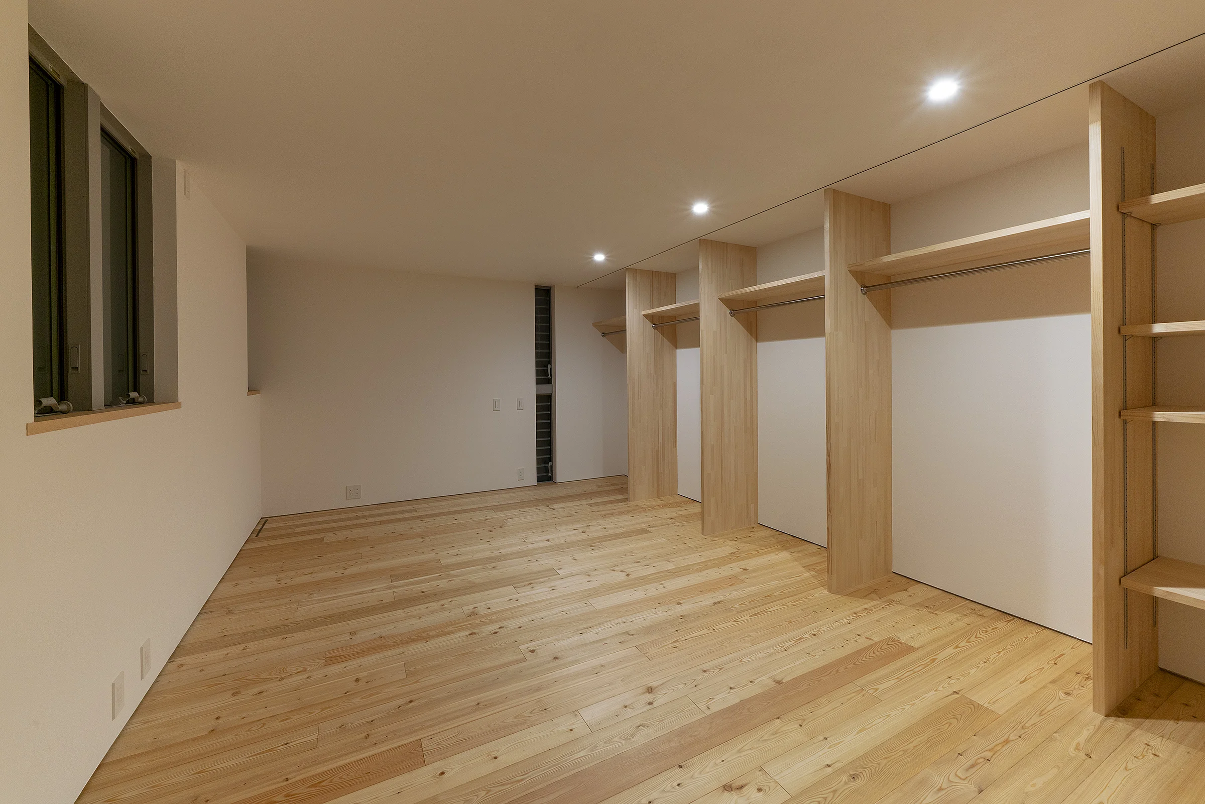 arbol-familyroom-shelf.jpg