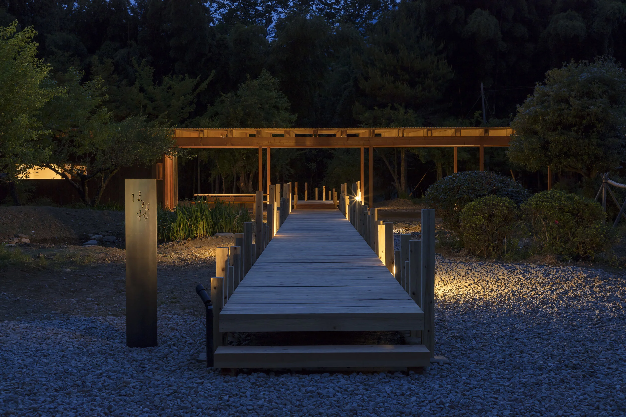 arbol-guesthouse-hanare-night.jpg