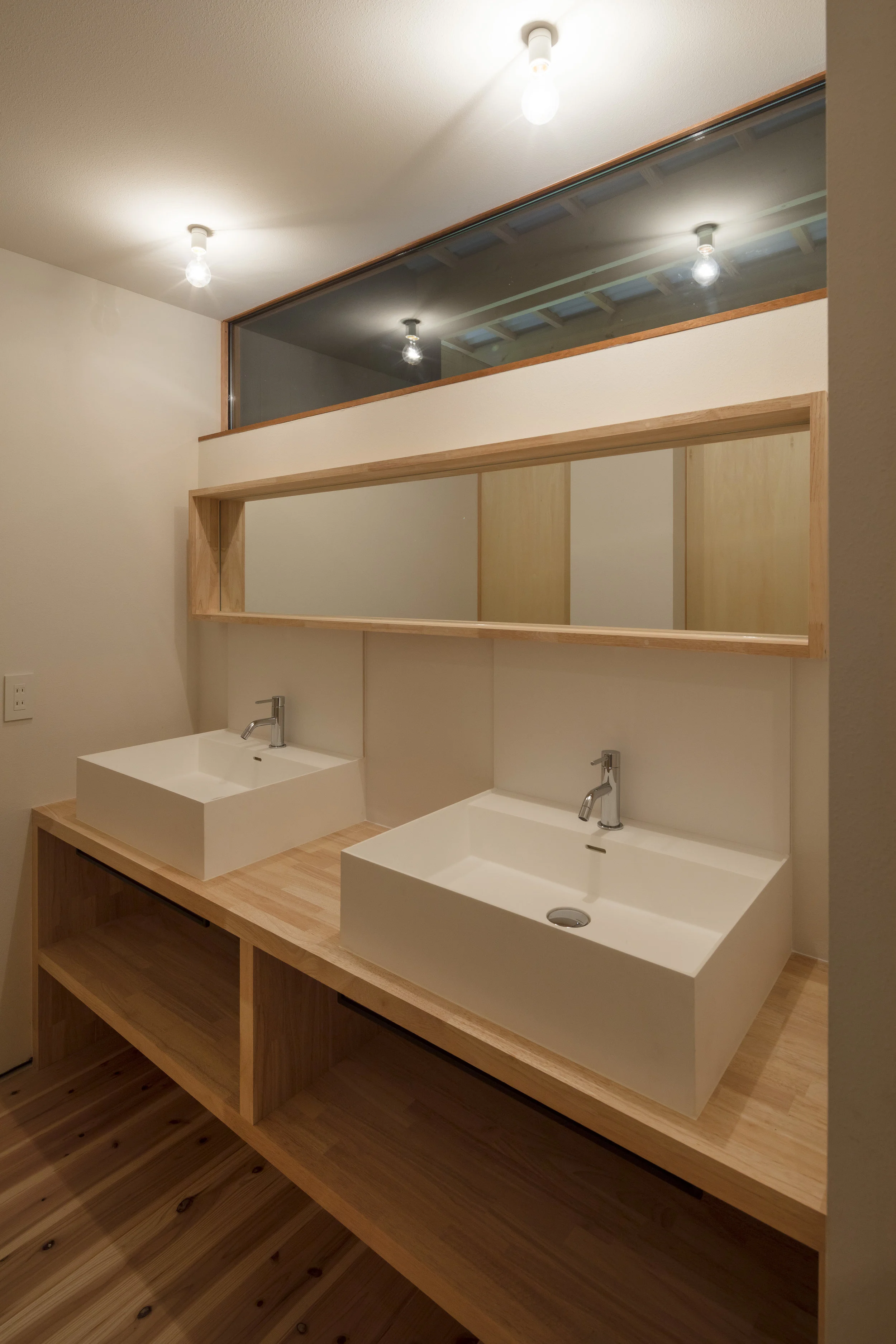 arbol-guesthouse-lavatory.jpg
