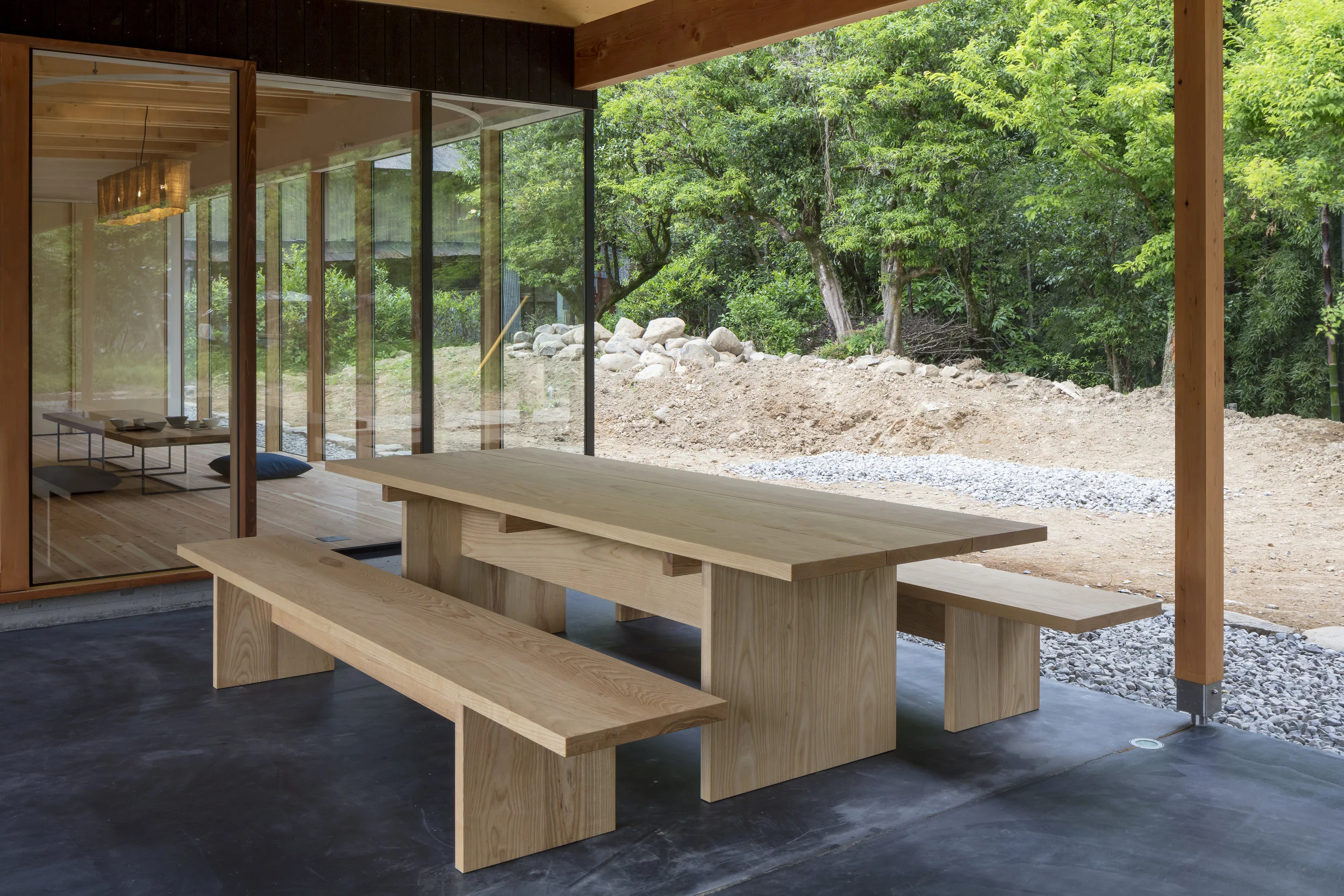 arbol-guesthouse-table.jpg