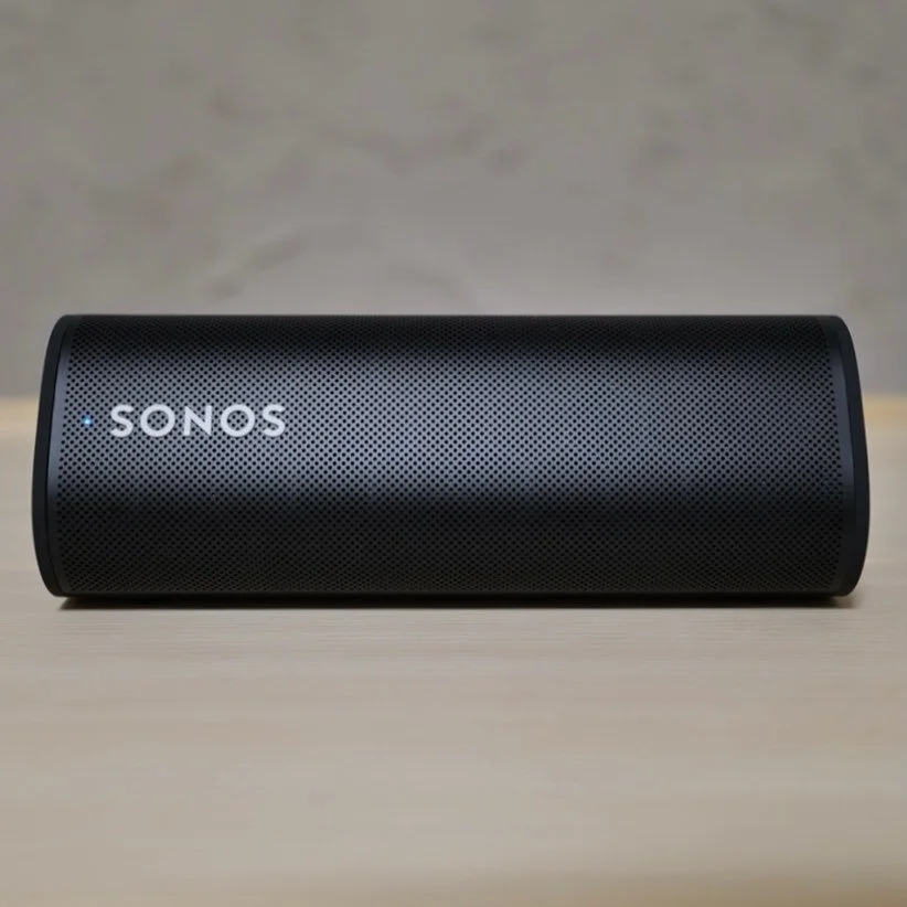 いい音は滞在する空間をより心地よいものにしてくれる。

ただスピーカー自体の性能をこだわったらキリがない。
本当に沼になる。

SONOS  ROAM

こいつはサイズも含めたスピーカー以外の総合的な性能とそのコスパでは現在世界トップクラスではなかろうか？

・寸法 - 高さ x 幅 x 奥行き　168 x 62 x 60mm
・重量　0.43 kg
・IP67準拠の防水・防塵設計（水深1メートルで最長30分間の防水性）
・Wi-Fi、Bluetooth、Apple AirPlay 2、音声アシ