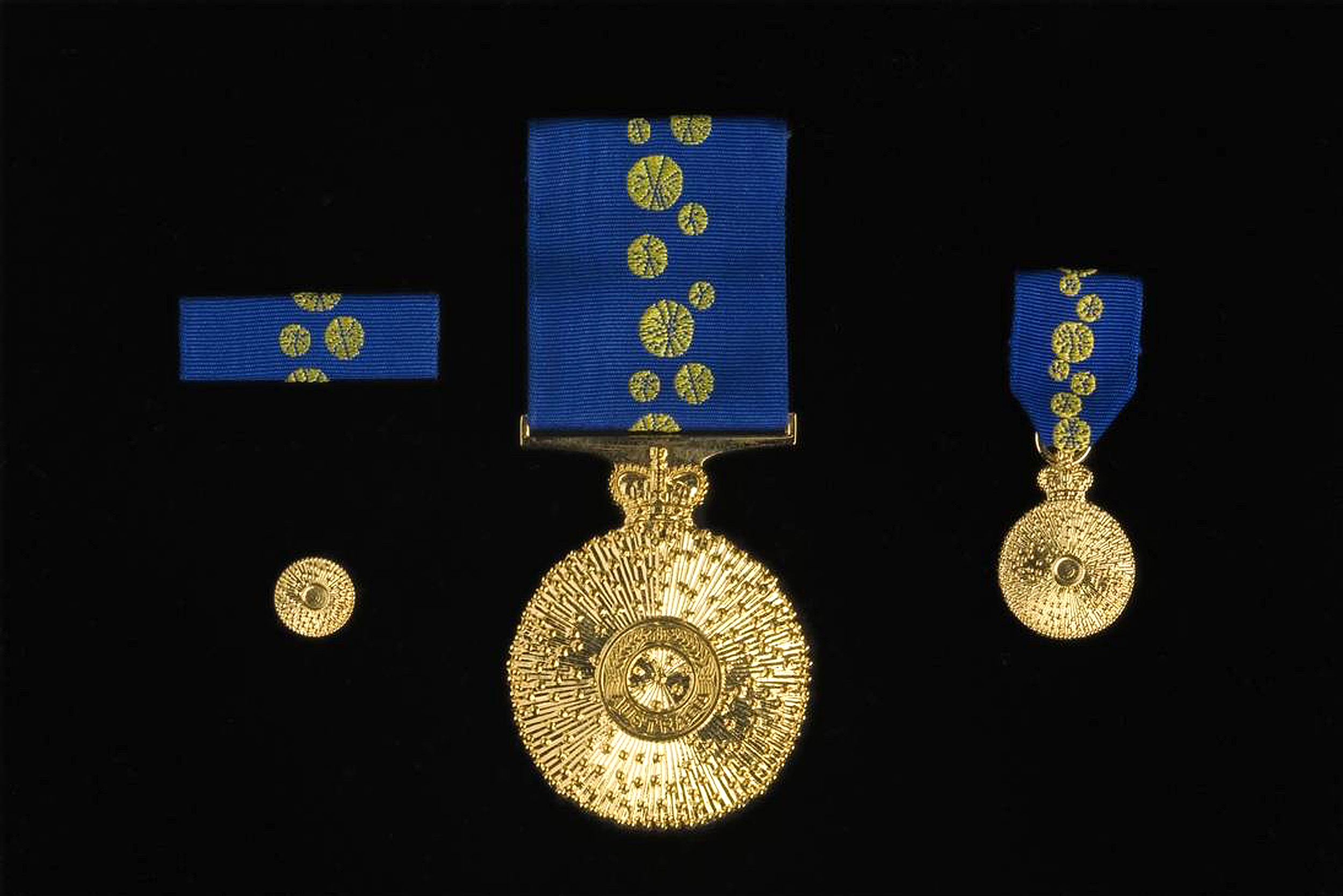 The Order of Australia. The insignia and ribbon are designed around a wattle blossom. Image courtesy of the National Museum of Australia. 