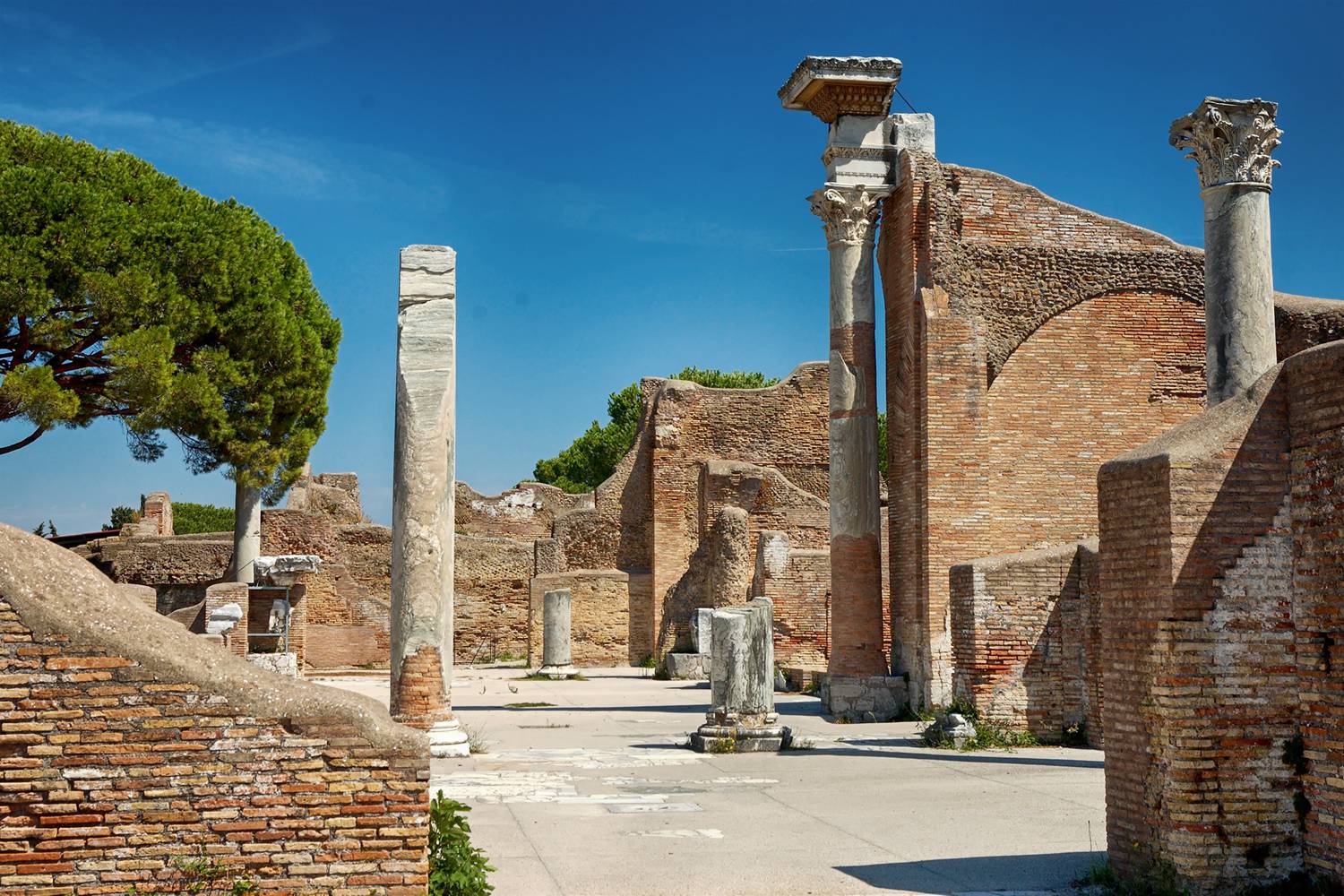 Ostia antica - frigidarium delle terme del foro