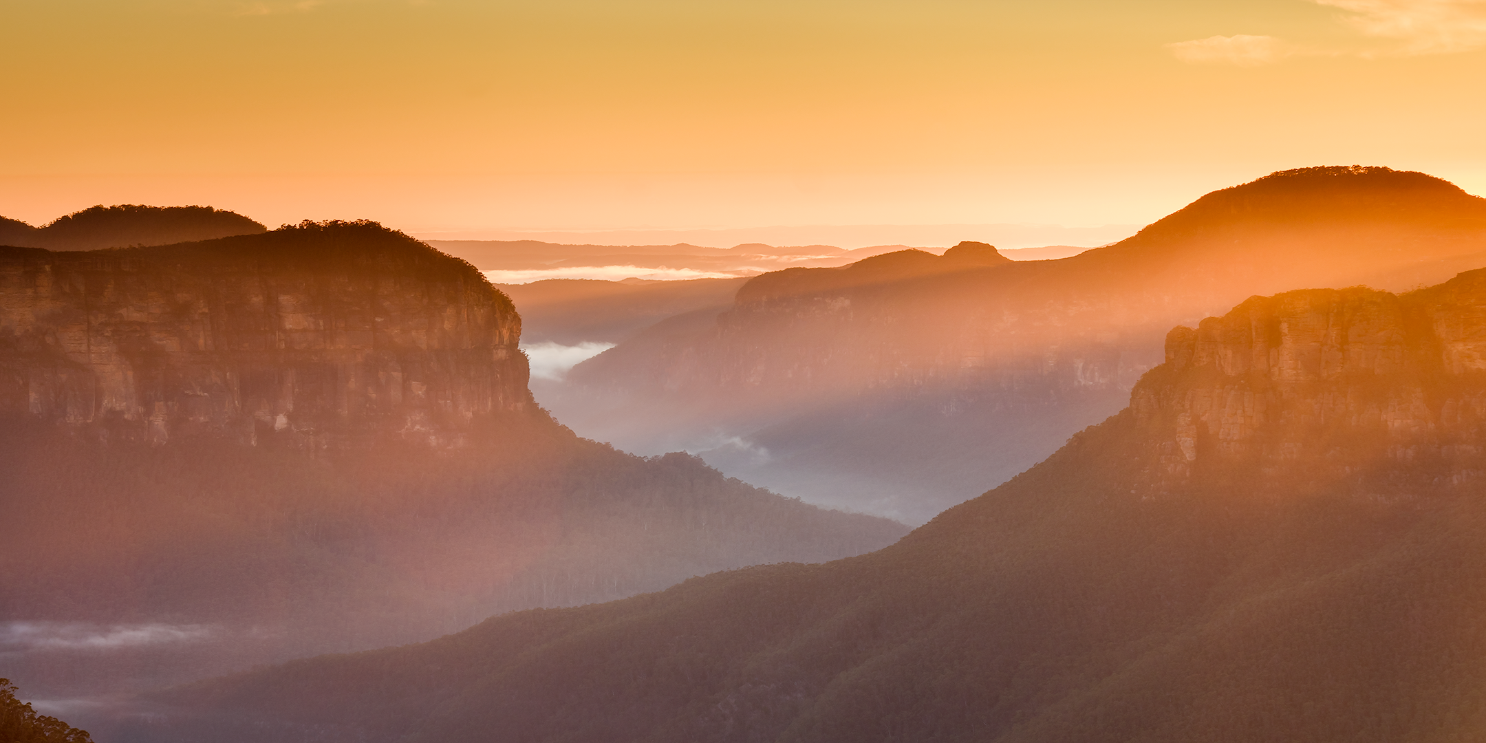 Blue-Mountains-Light-Sunrise.png